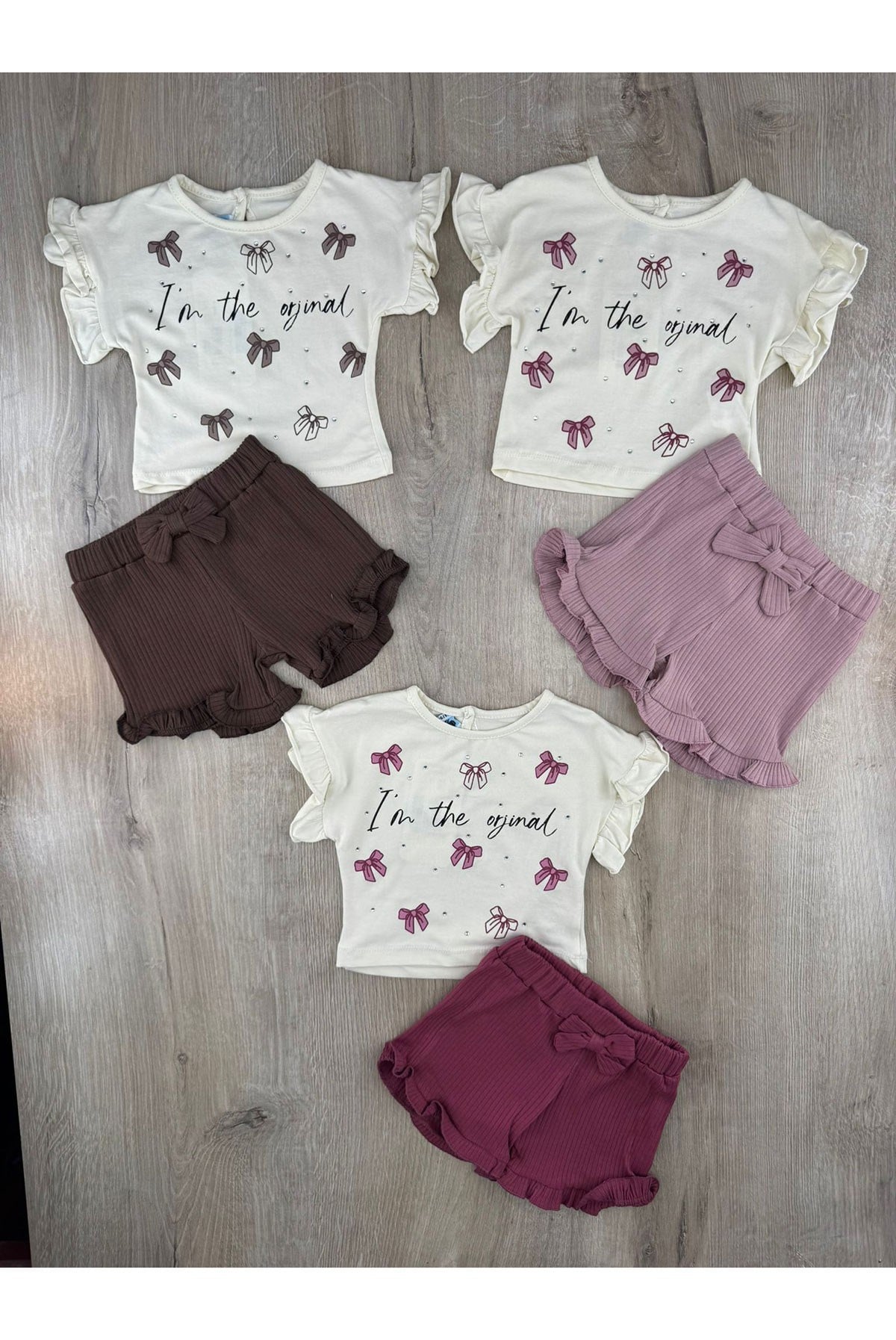 Deco (9-24 Ay) Taşlı Fiyonklu Kolları Fırfırlı Şortlu Takım
