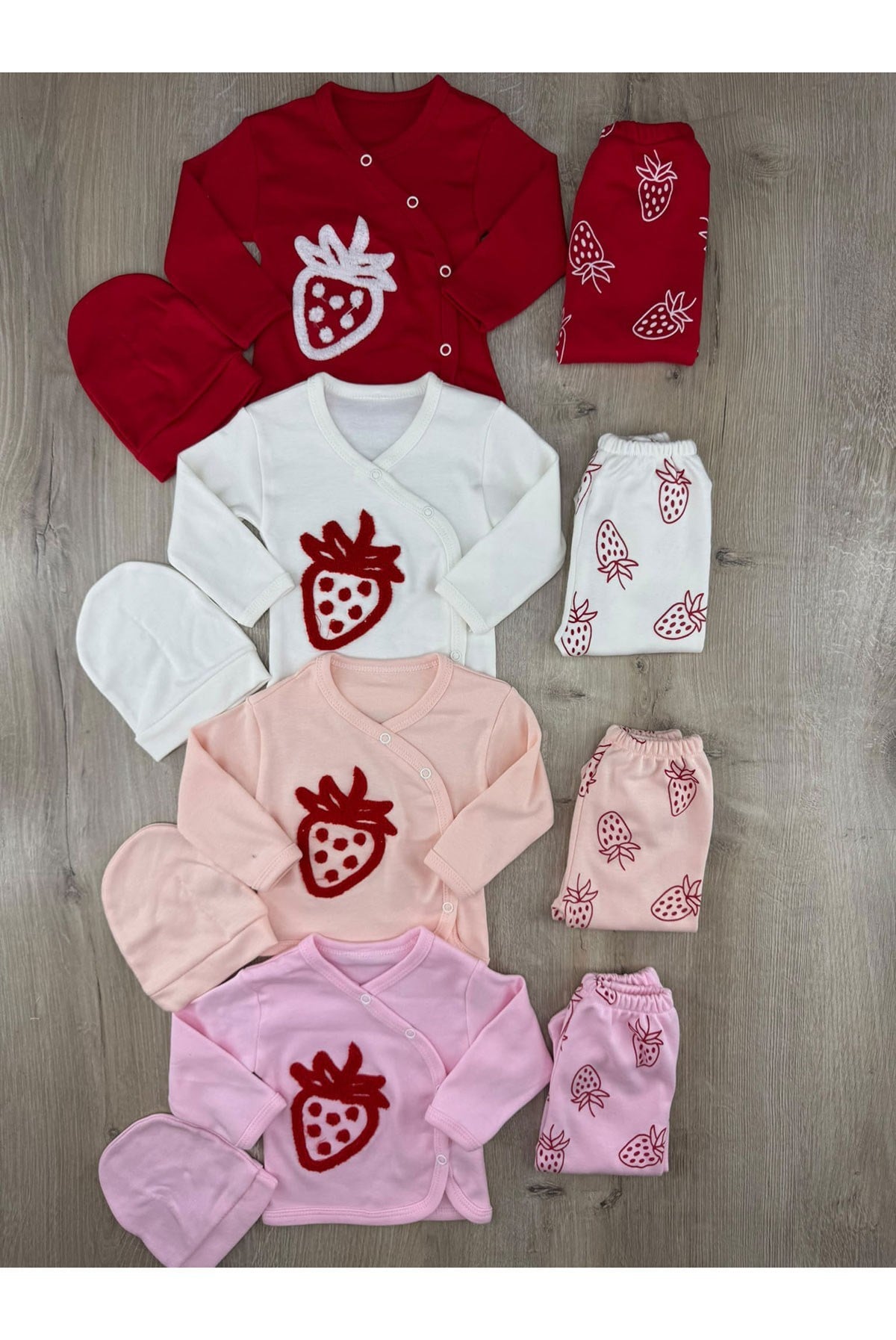 Gonca Bebe (0-3 Ay) Süzene Çilek Desenli Şapkalı Zıbın Takımı