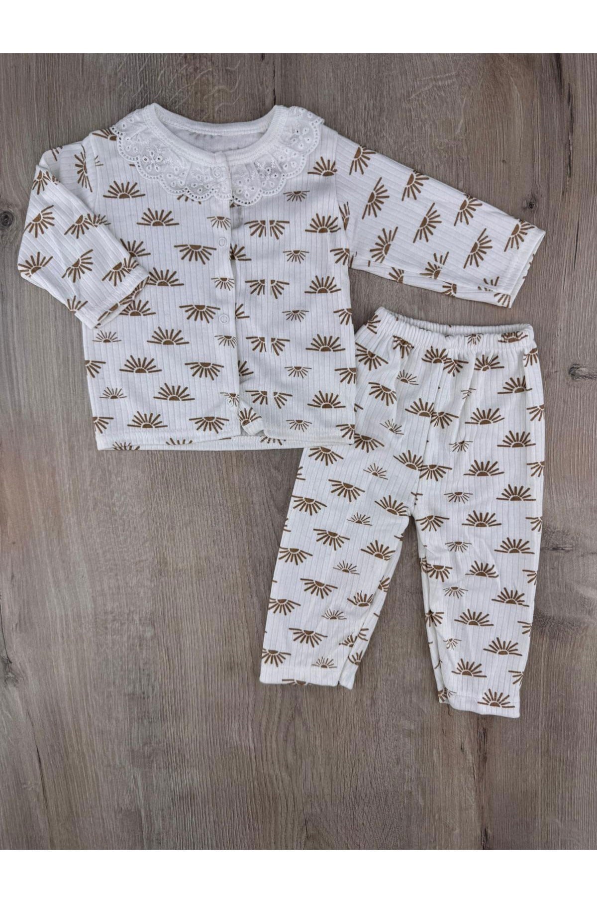 Gonca Bebe (0-6 Ay) Güneş Desenli Yaka Dantelli Pijama Takımı