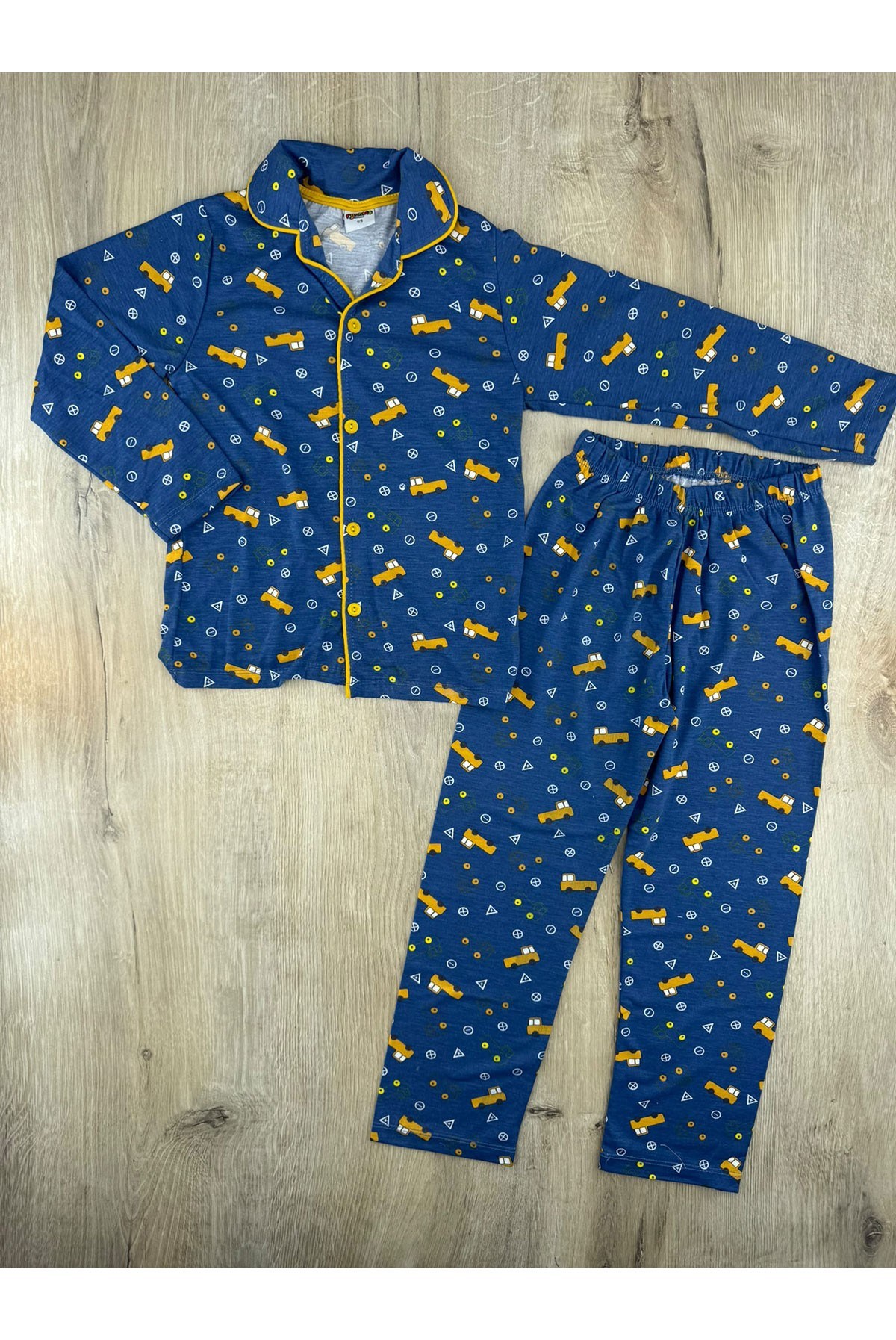 Pijakids (4-12 Yaş) Sarı Kamyon Desenli Önden Düğmeli Pijama Takımı