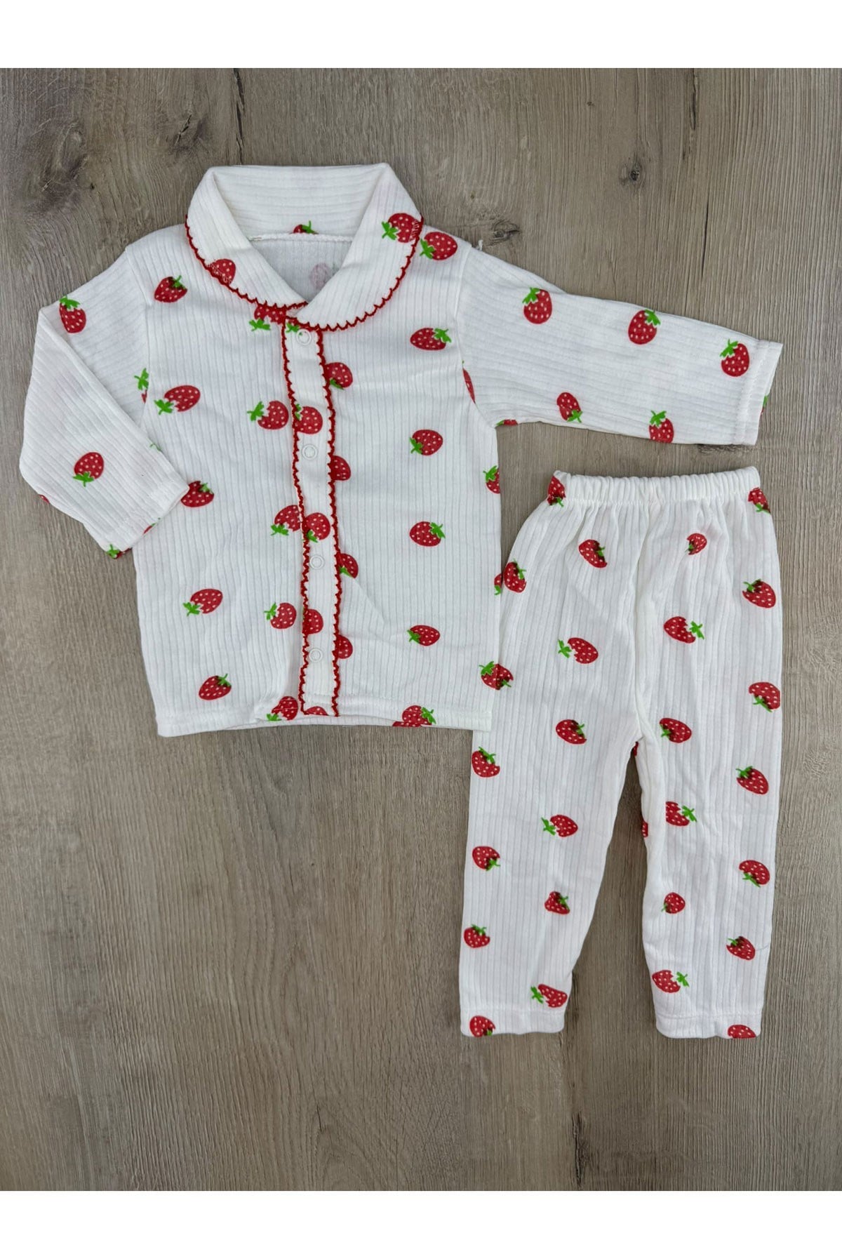 Zem (0-6 Ay) Çillek Desenli Yakalı Önü Çıtçıtlı Pijama Takımı
