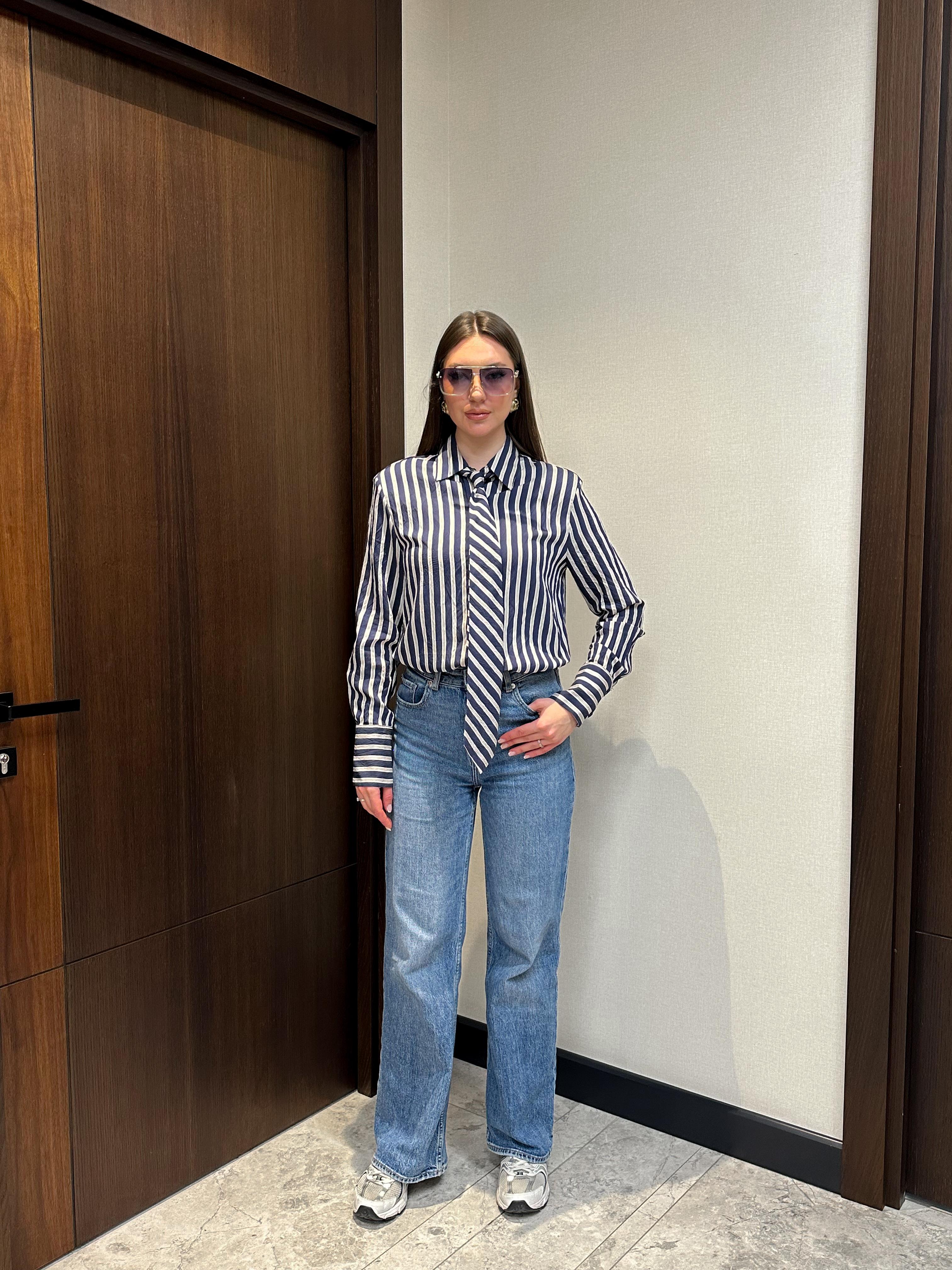 ÇİZGİLİ KRAVAT DETAYLI GÖMLEK