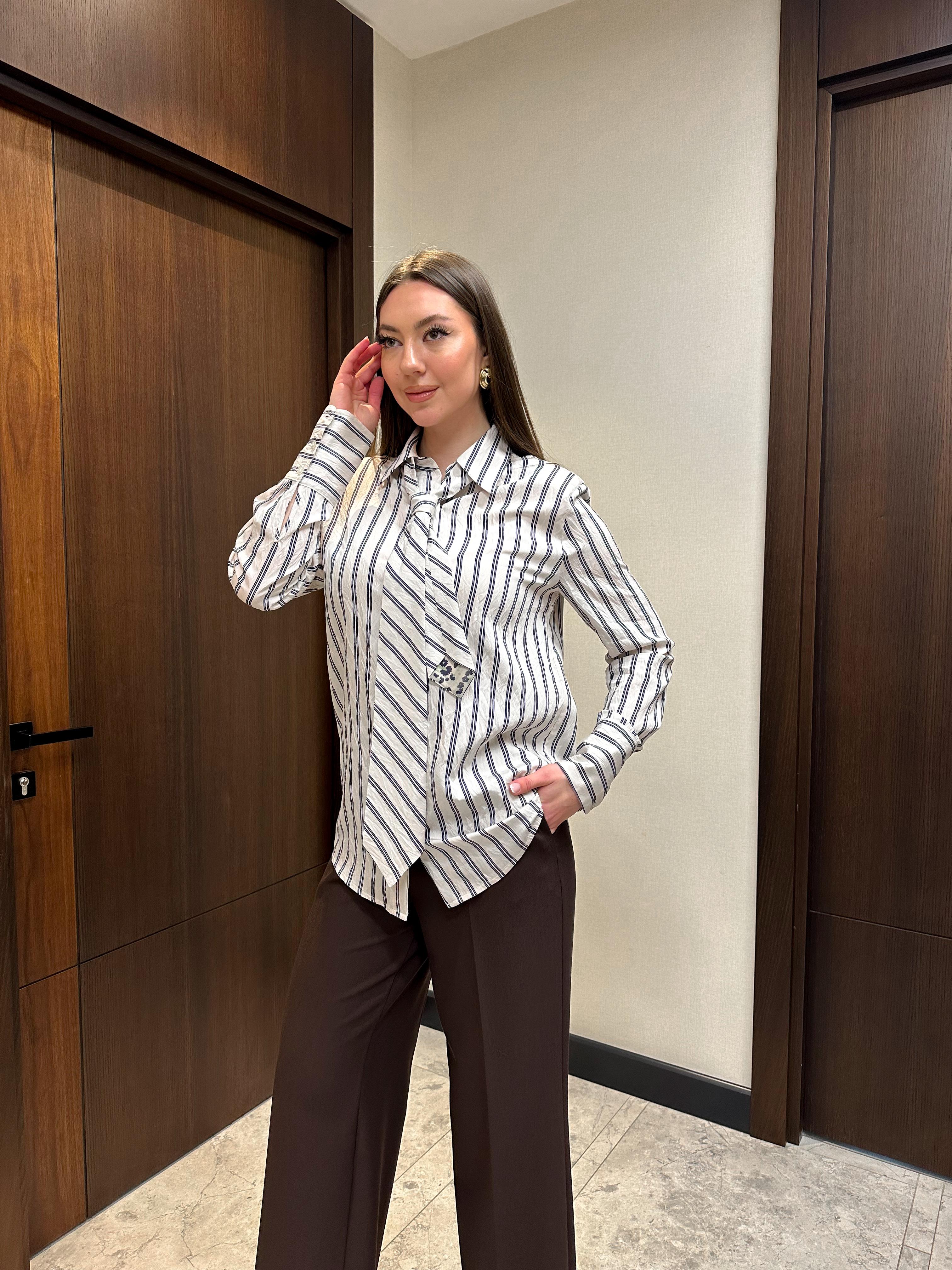 ÇİZGİLİ KRAVAT DETAYLI GÖMLEK