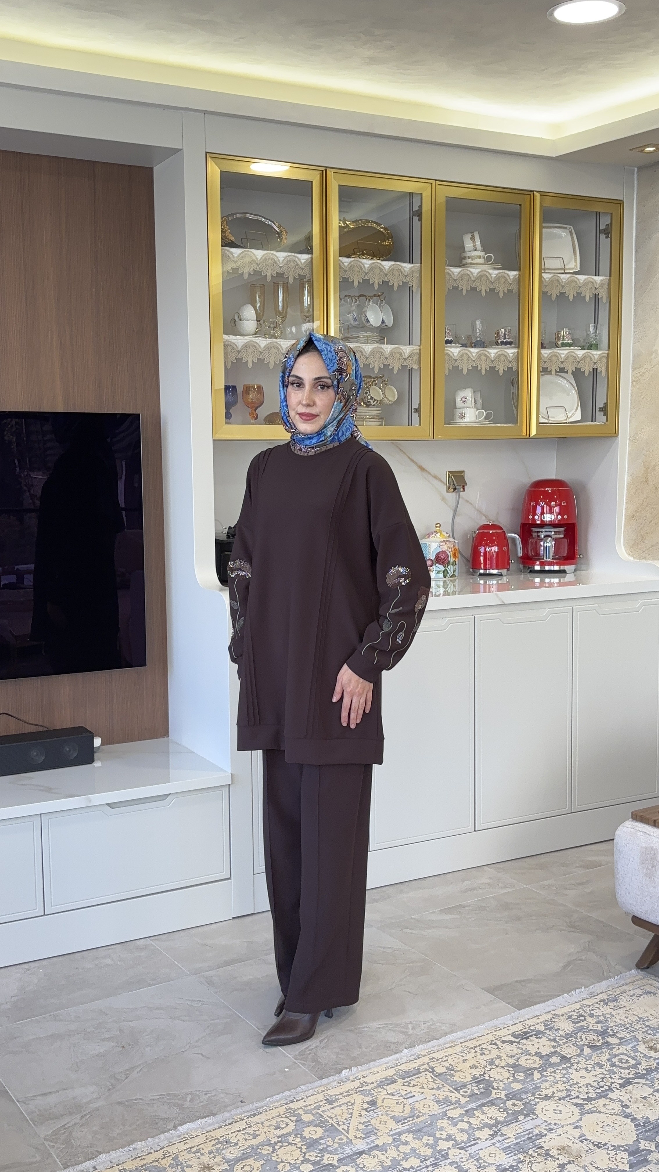 KOLLARI NAKIŞLI TAKIM