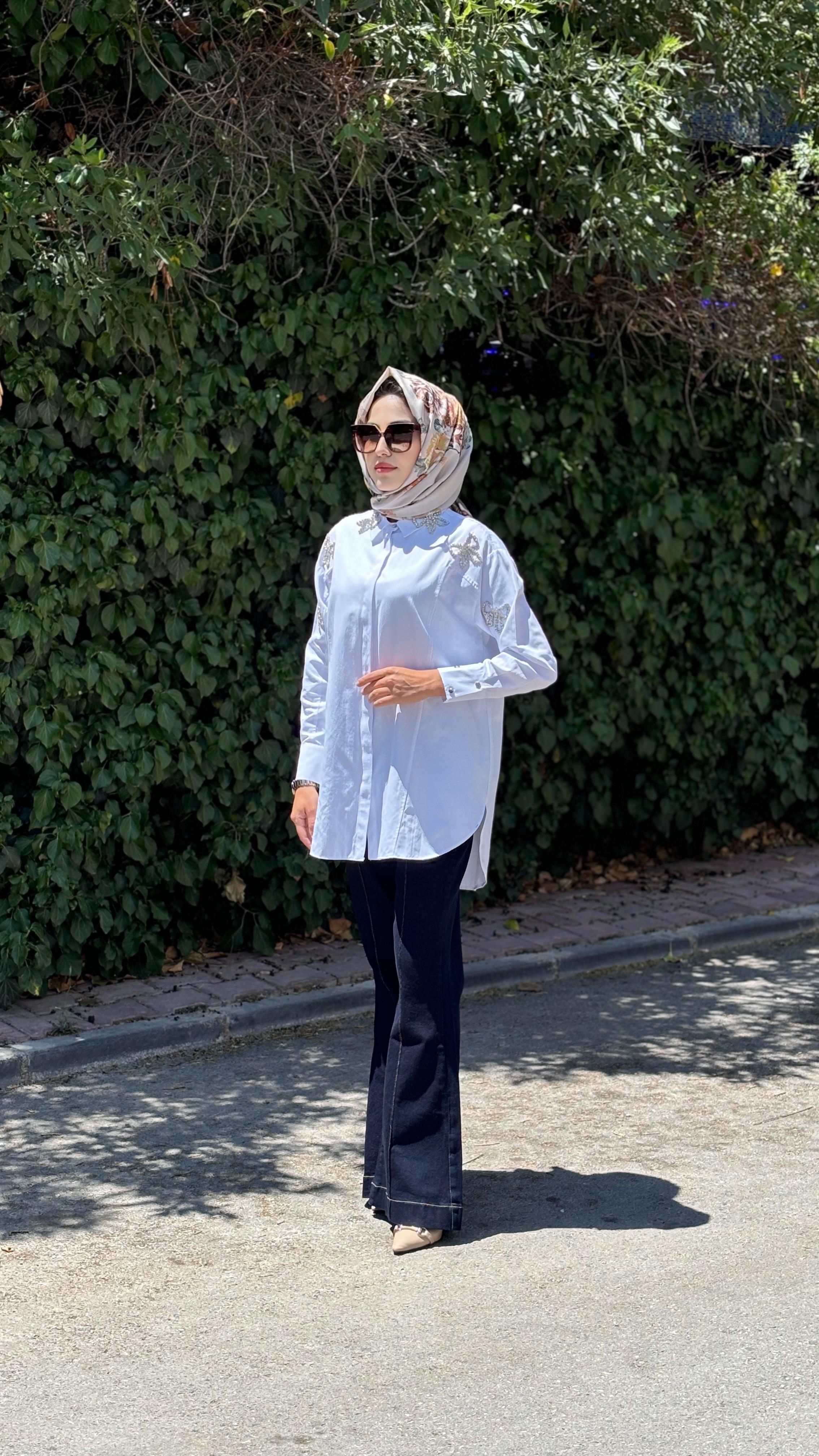YAKASI TAŞLI GÖMLEK