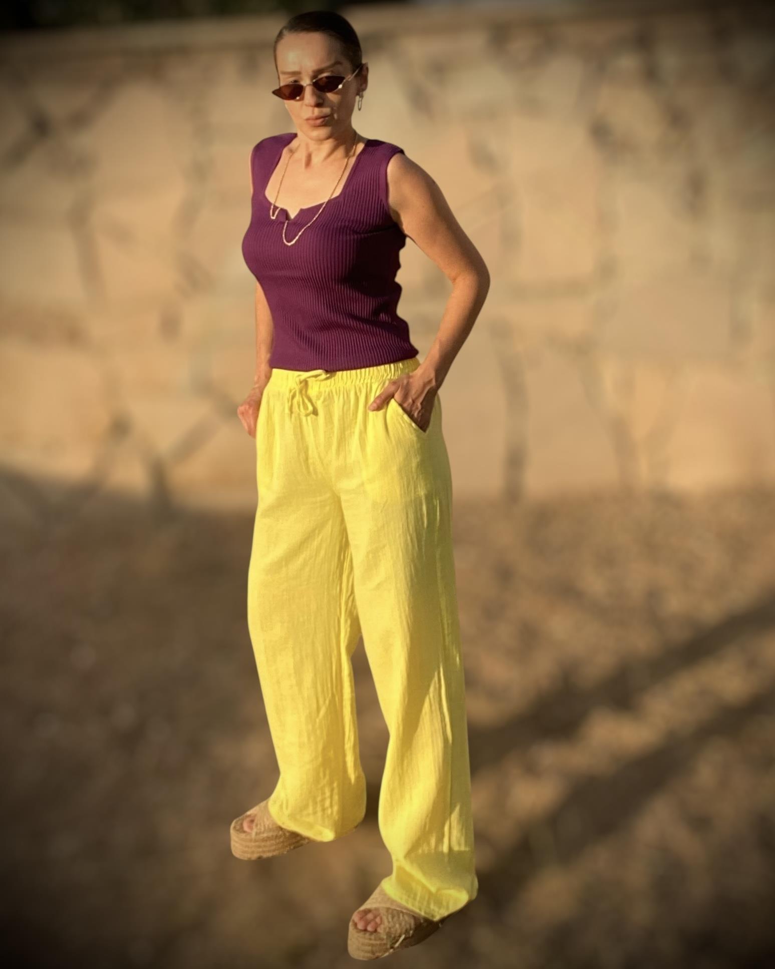 Sarı Belden Lastikli ve Bağcıklı Düz Paça Pantolon