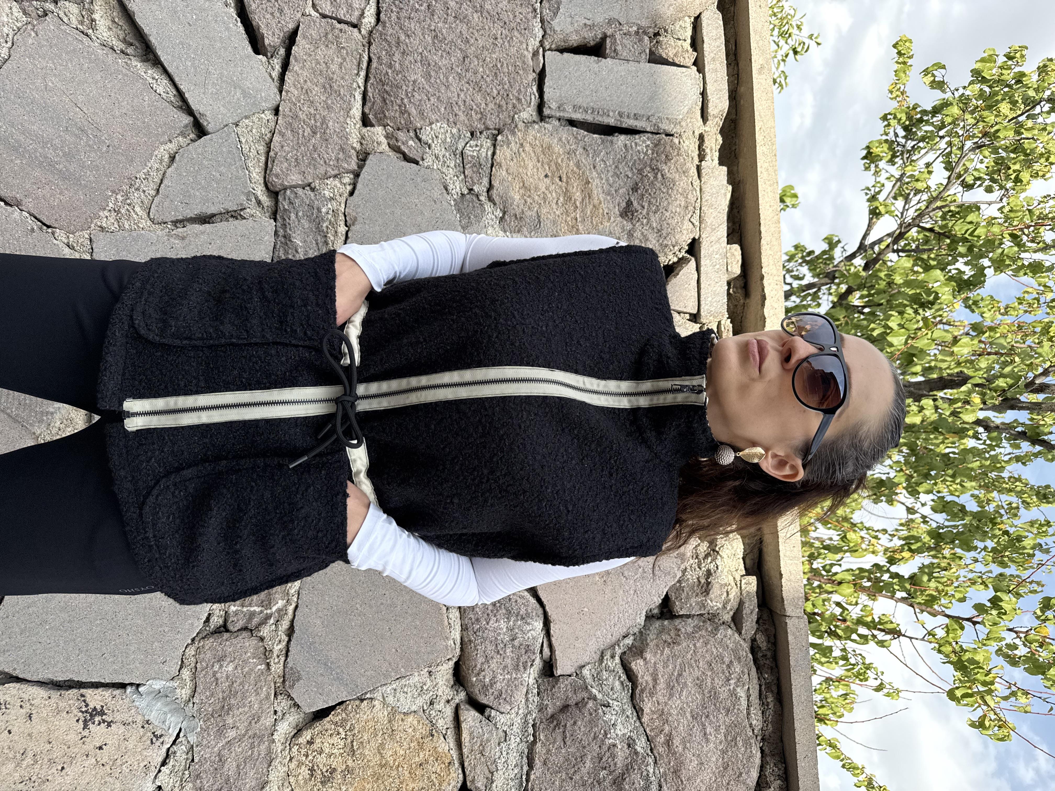 Siyah Kuzu Dokulu Peluş Yelek