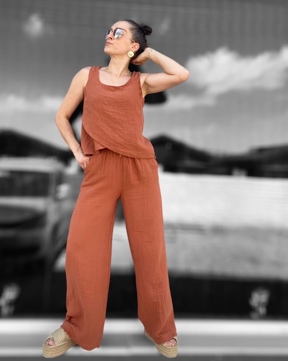 Tarçın Düğmeli Sırt Detay Asimetrik Ön Kesim Kolsuz Bluz