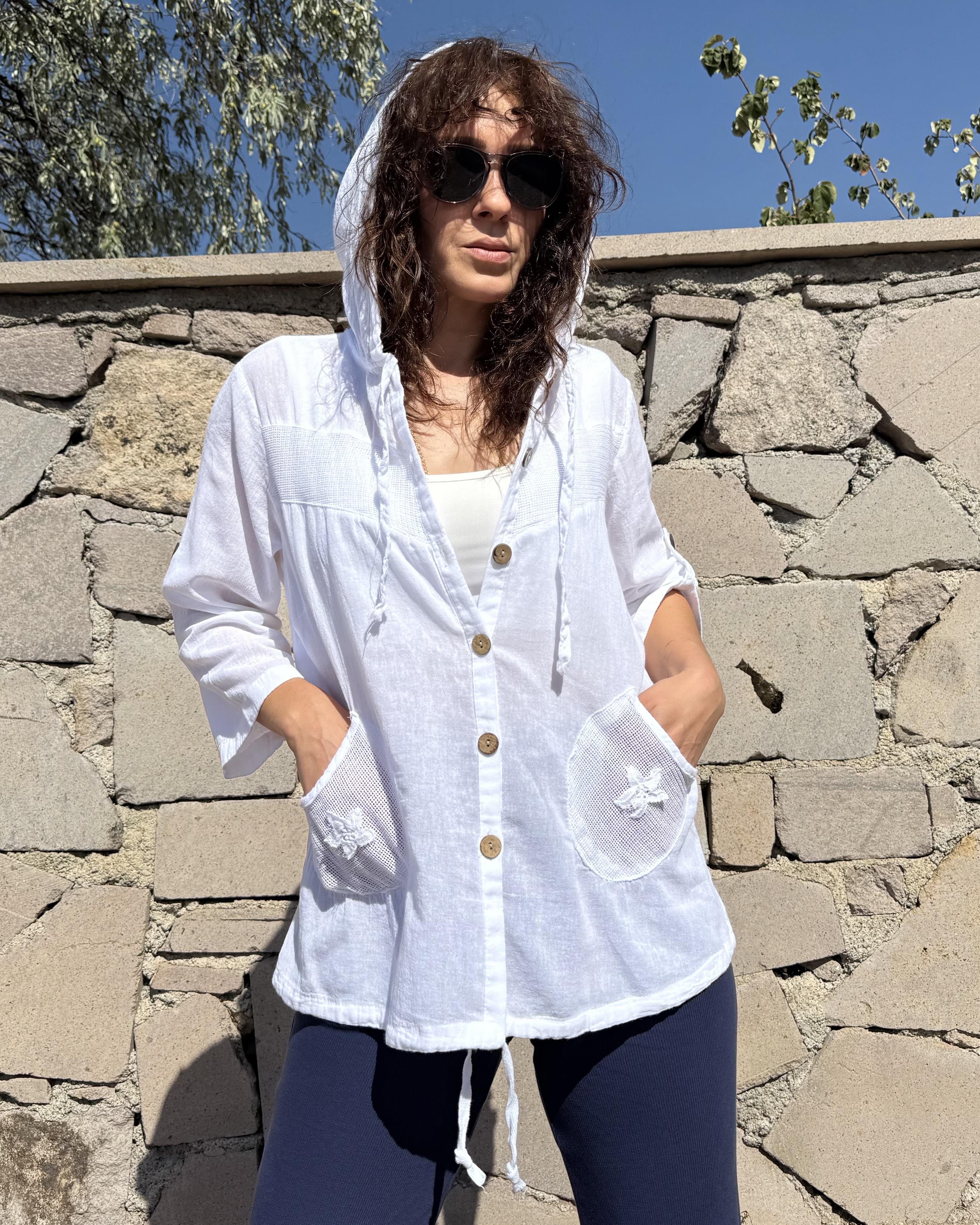 Beyaz Kapüşonlu File Detaylı Müslin Kumaş Gömlek