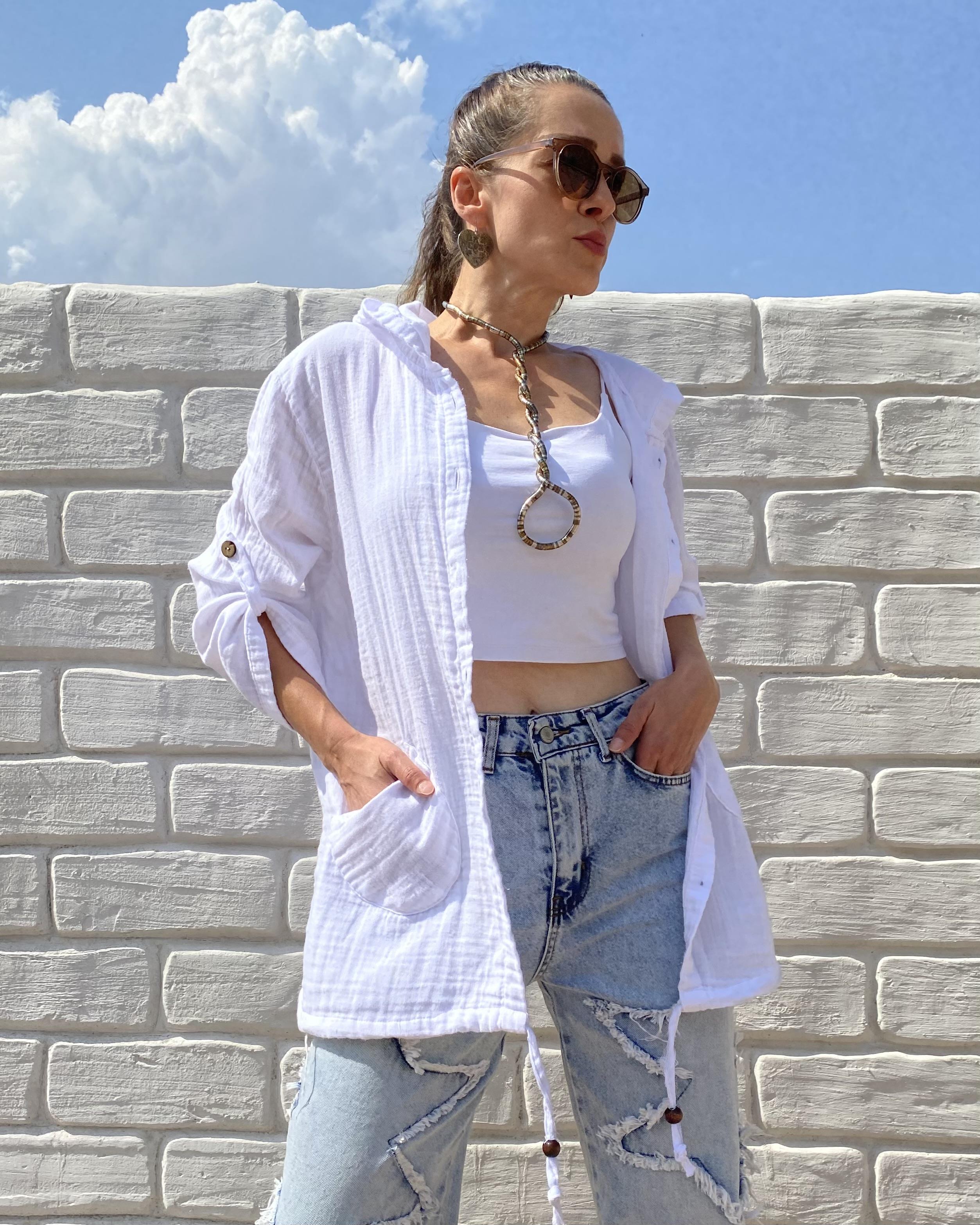 Beyaz Kapüşonlu Oversize Müslin Kumaş Gömlek