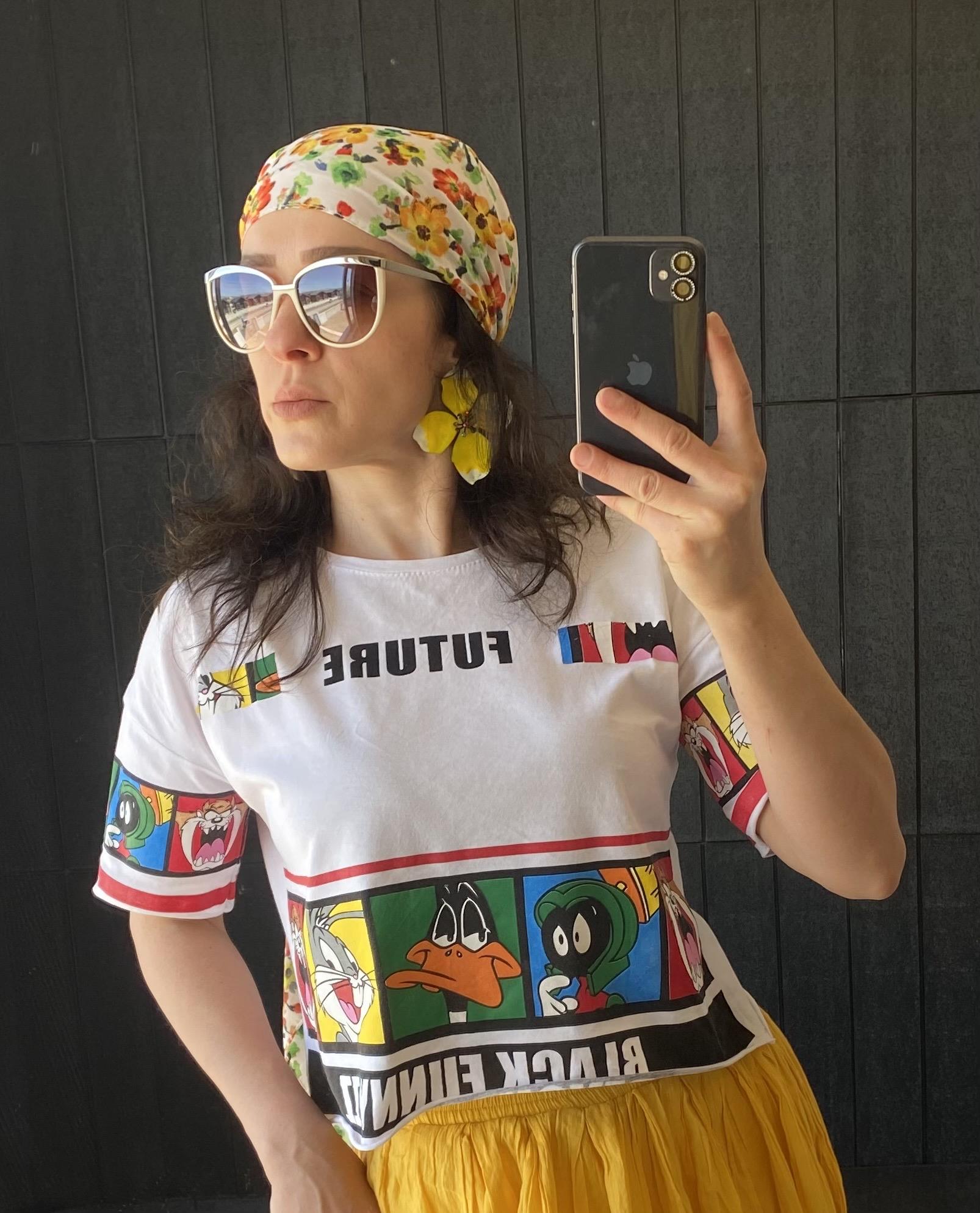 Beyaz Karakter Baskılı Kısa Tişört