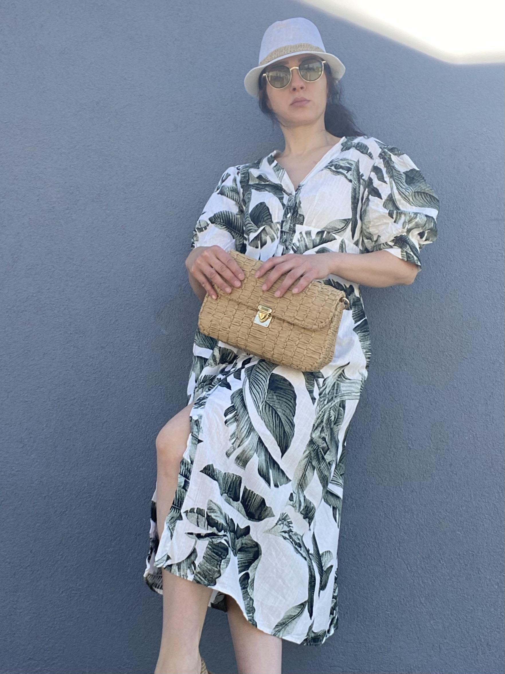 Beyaz Yaprak Desenli Önden Düğmeli Elbise