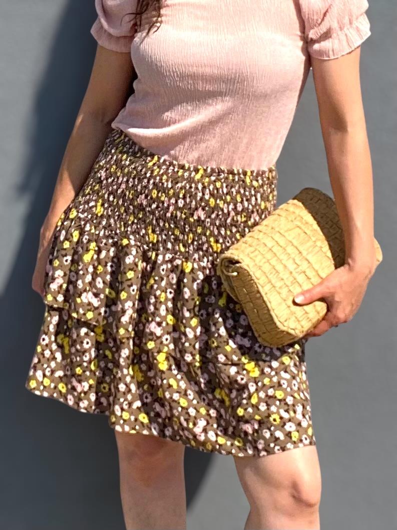 Kahve Çıtır Çiçek Desenli Katlı Gipe Detaylı Mini Etek