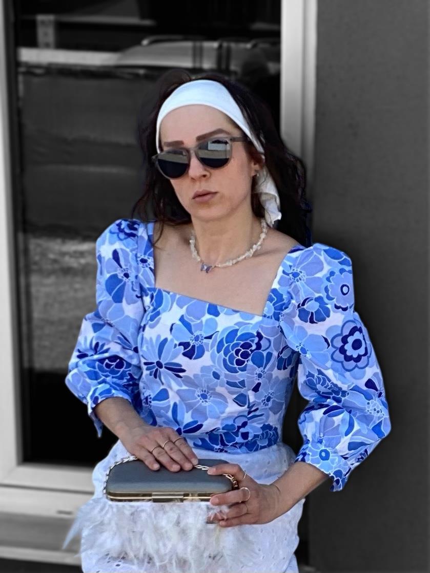 Mavi Çiçek Desenli Karpuz Kol Arka Gipe Detaylı Bluz