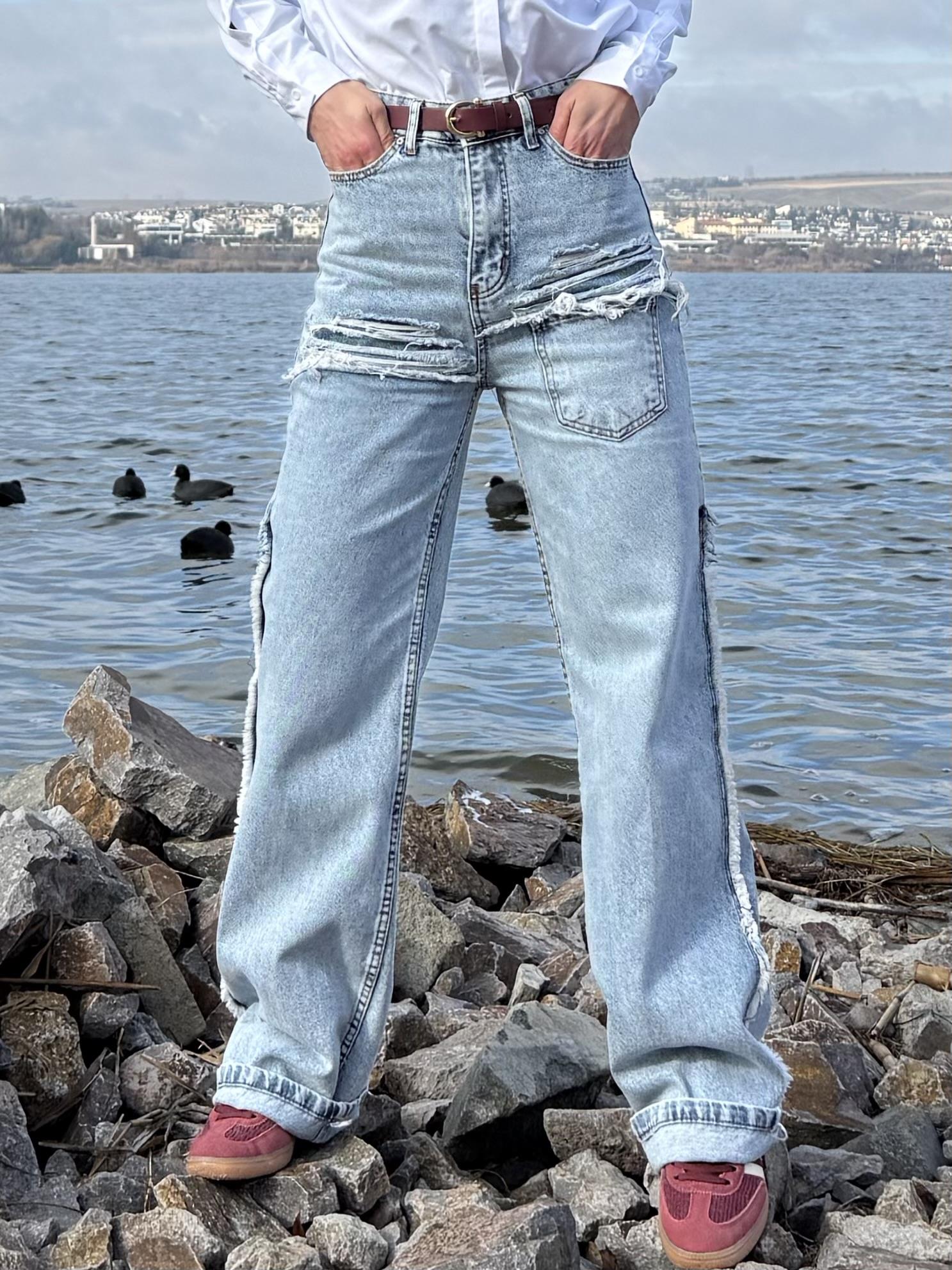 Mavi Yırtık ve Püskül Detaylı Tasarım Jean