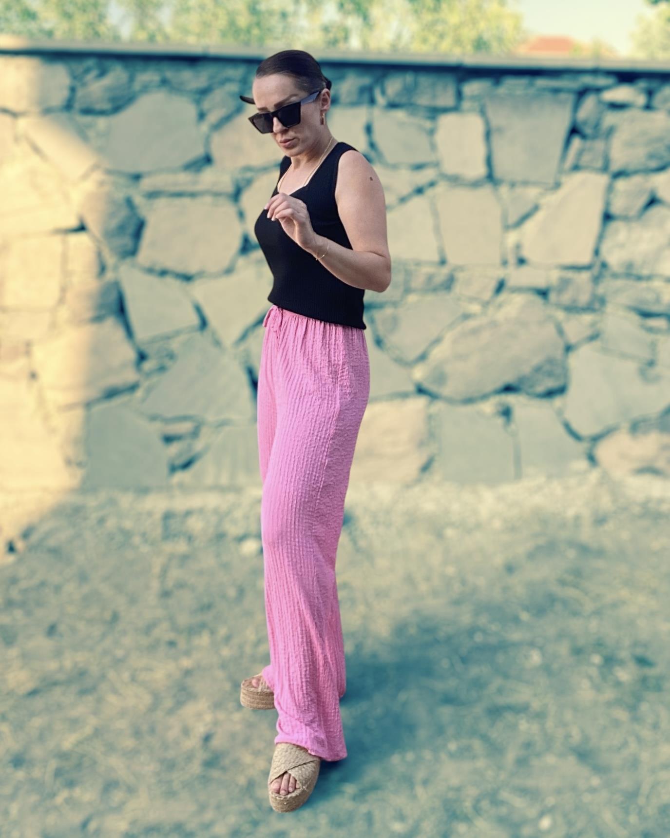 Pembe Belden Lastikli ve Bağcıklı Bol Paça Gofre Kumaş Pantolon