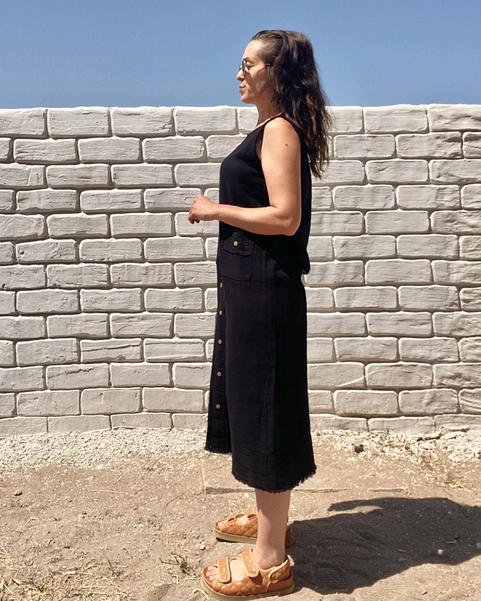 Siyah Düğme Detaylı Müslin Kumaş Midi Boy Elbise