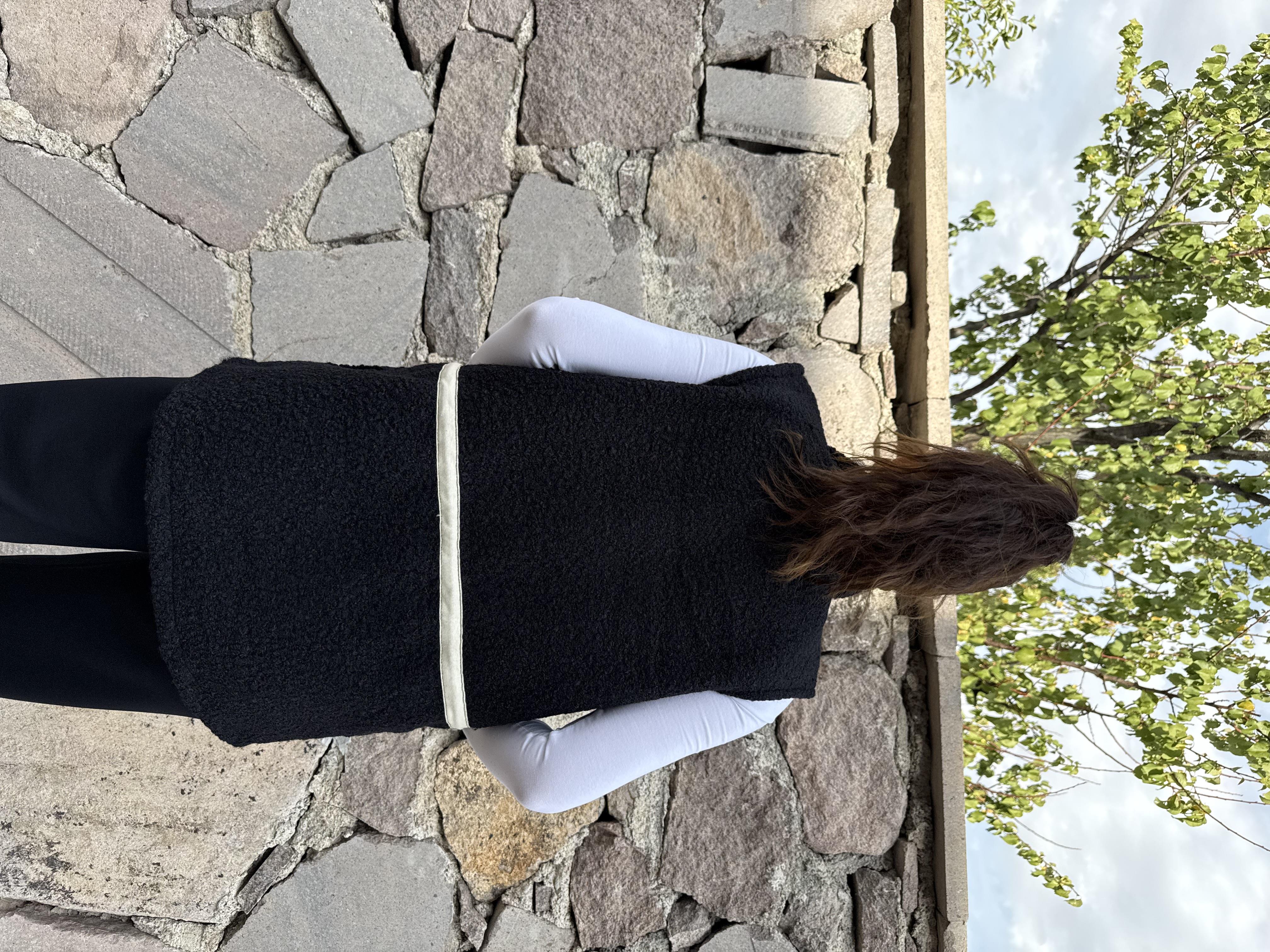 Siyah Kuzu Dokulu Peluş Yelek