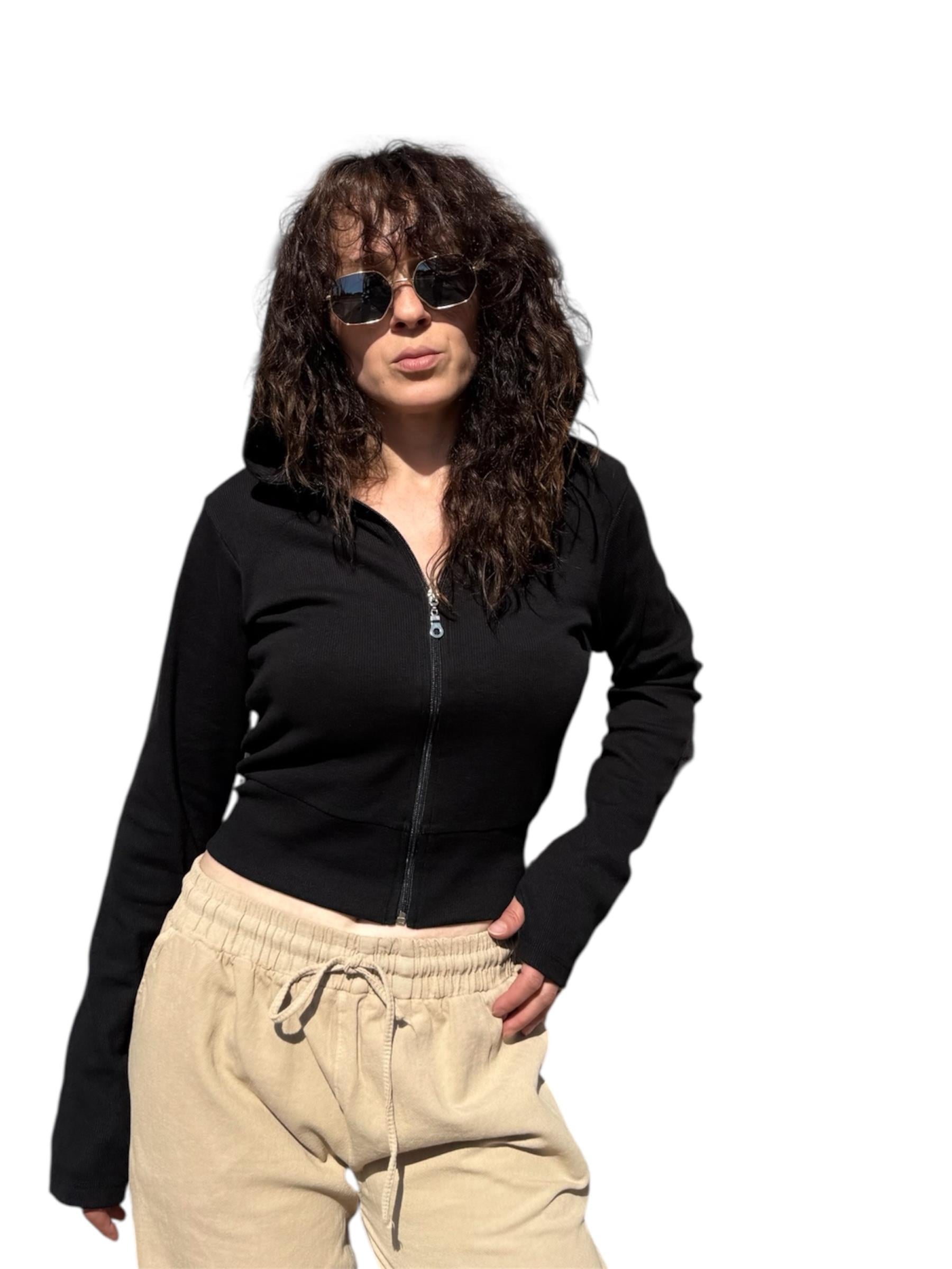 Siyah Ribana Dokulu Kapüşonlu Kısa Sweat