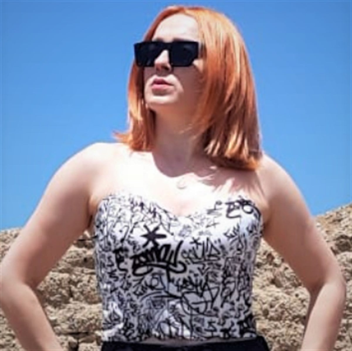 SİYAH, BEYAZ – TASARIM BÜSTİYER