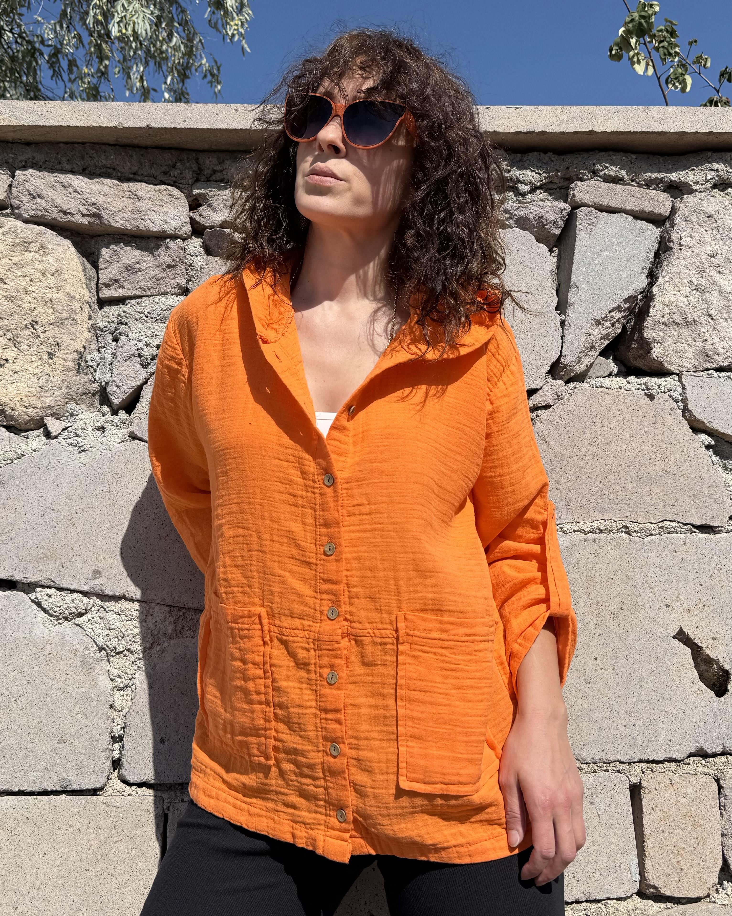 Turuncu Kapüşonlu File Detaylı Müslin Kumaş Gömlek