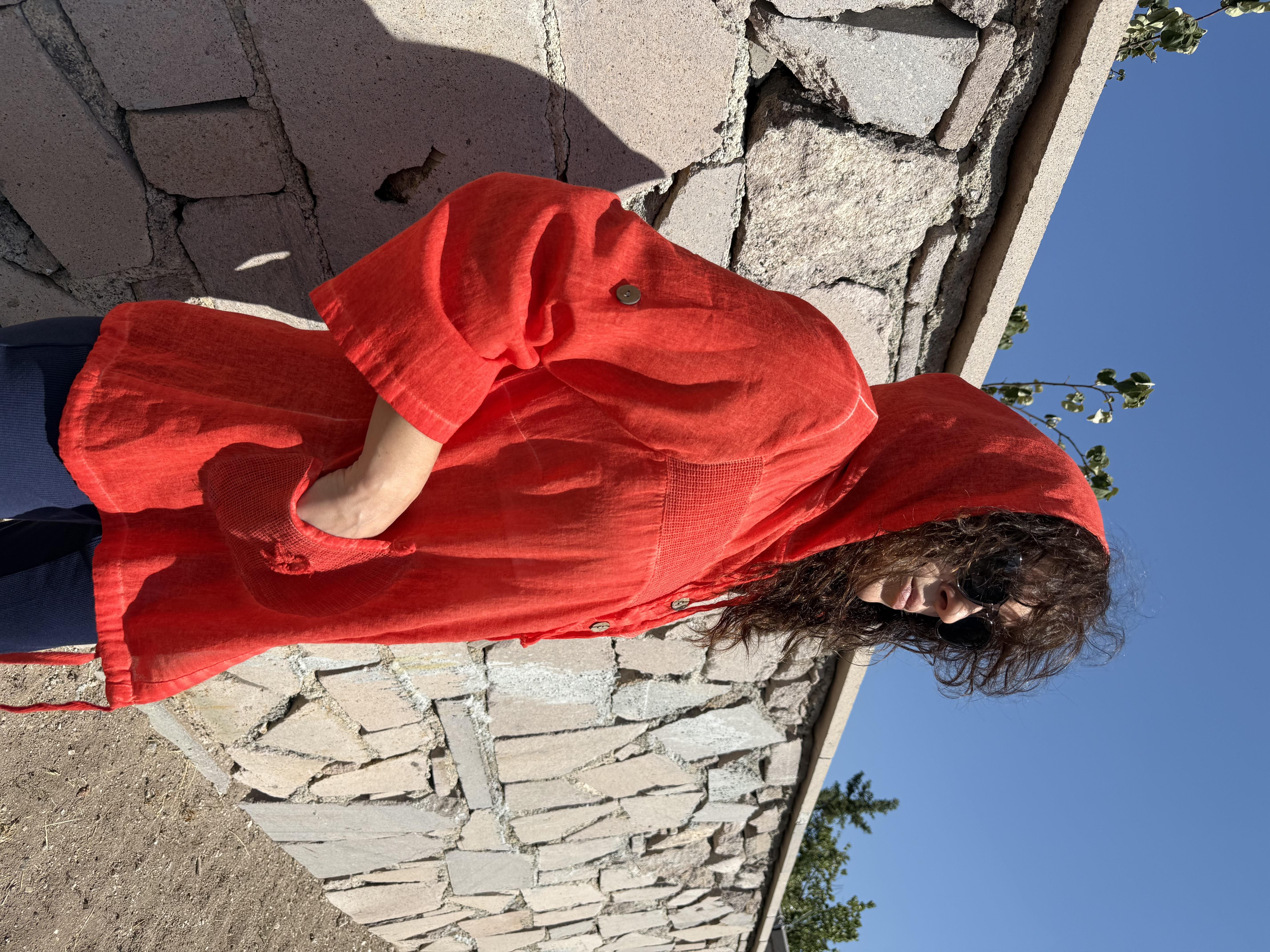 Turuncu Kapüşonlu Oversize File Detaylı Müslin Kumaş Gömlek