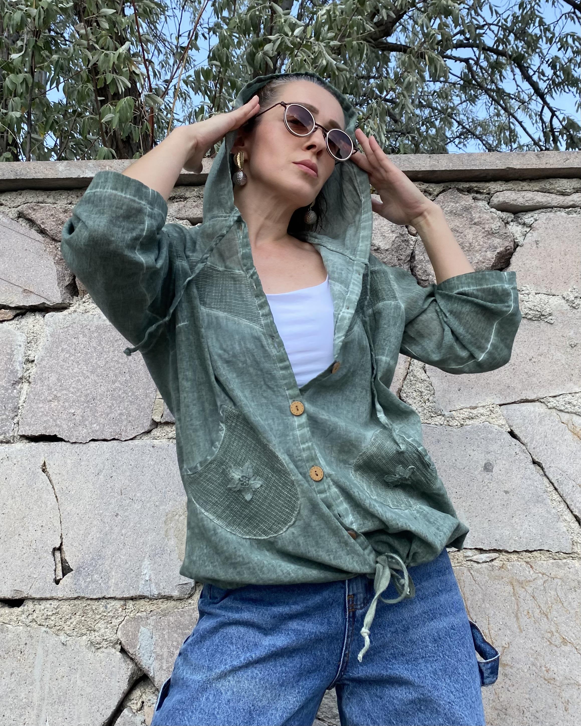 Yeşil Kapüşonlu Oversize Müslin Kumaş Gömlek