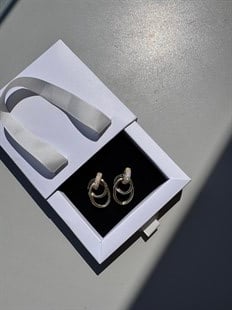 Taşlı gold küpe