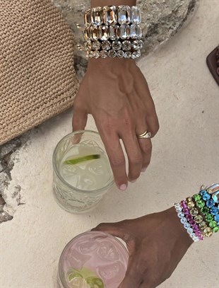 Yuvarlak yeşil taşlı su yolu bileklik