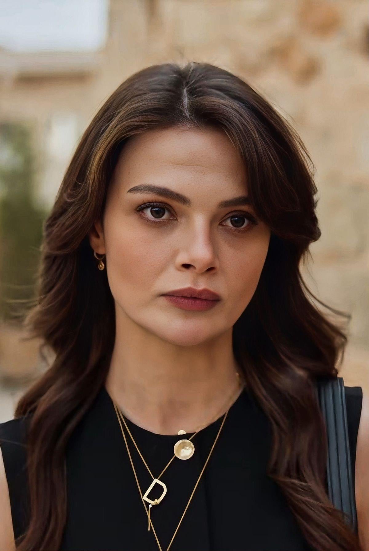  Ayla Albora Harf Kolye