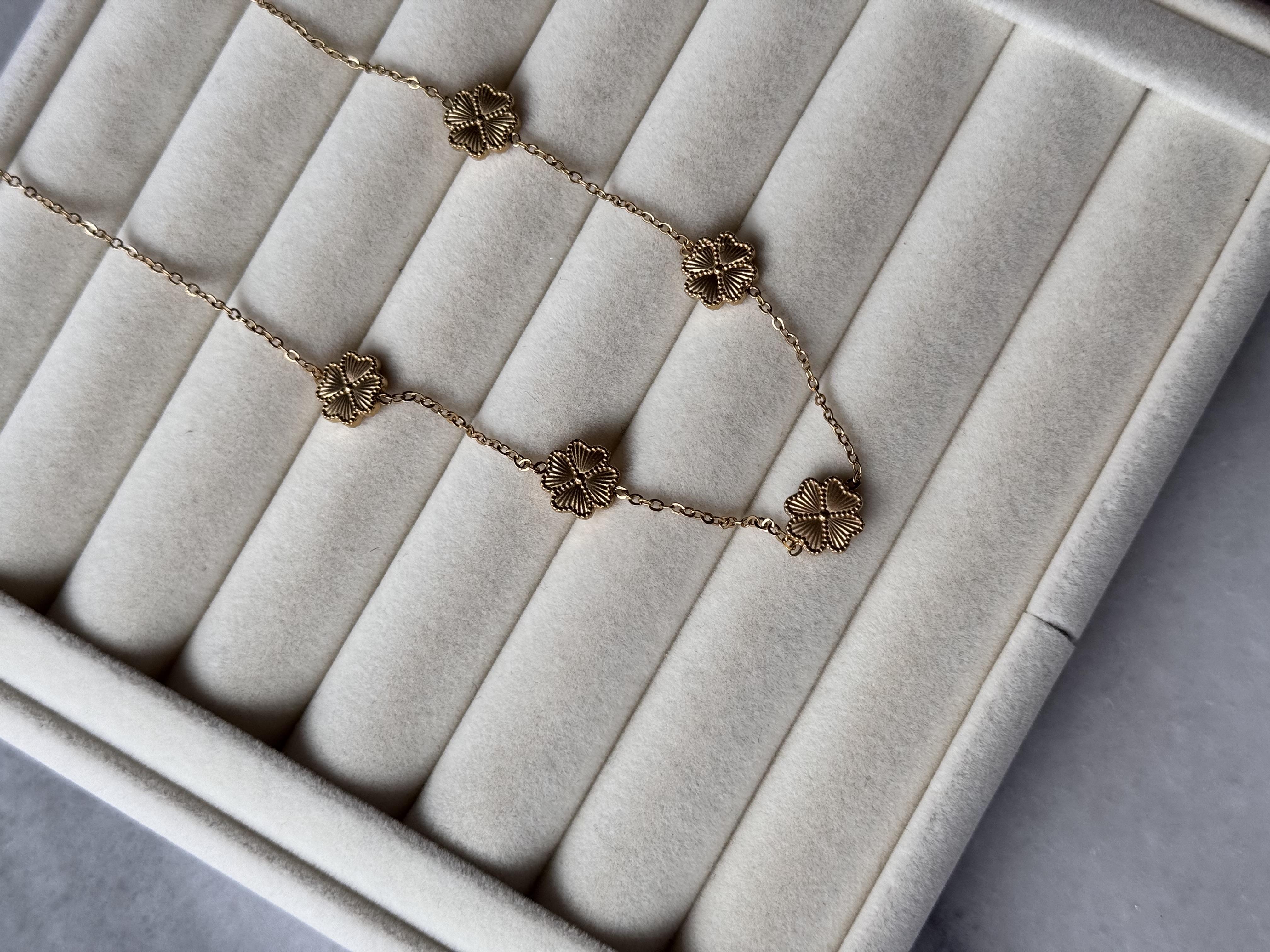 Gold Marka Yonca Kolye