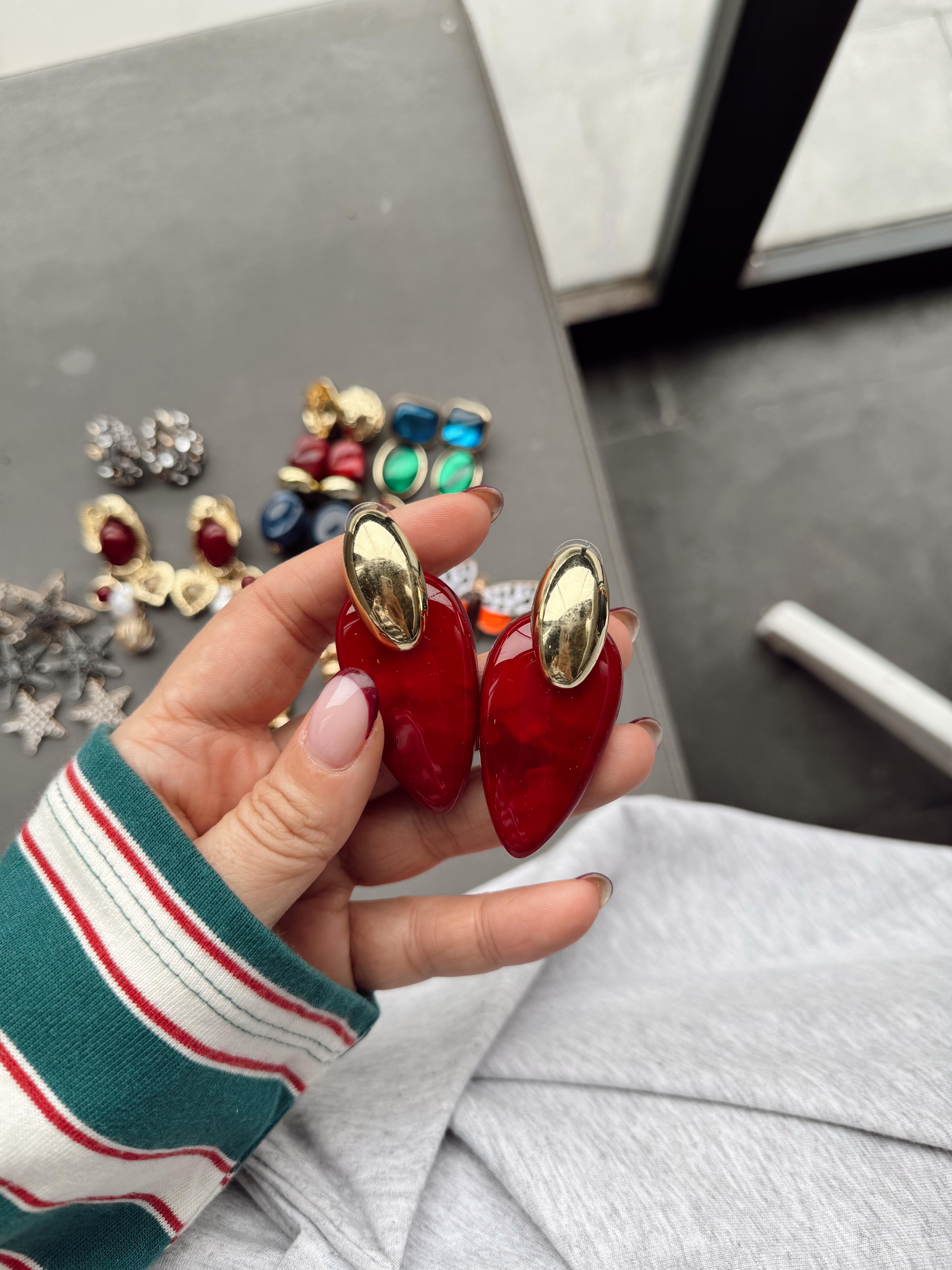 Kırmızı taşlı ZARA küpe 