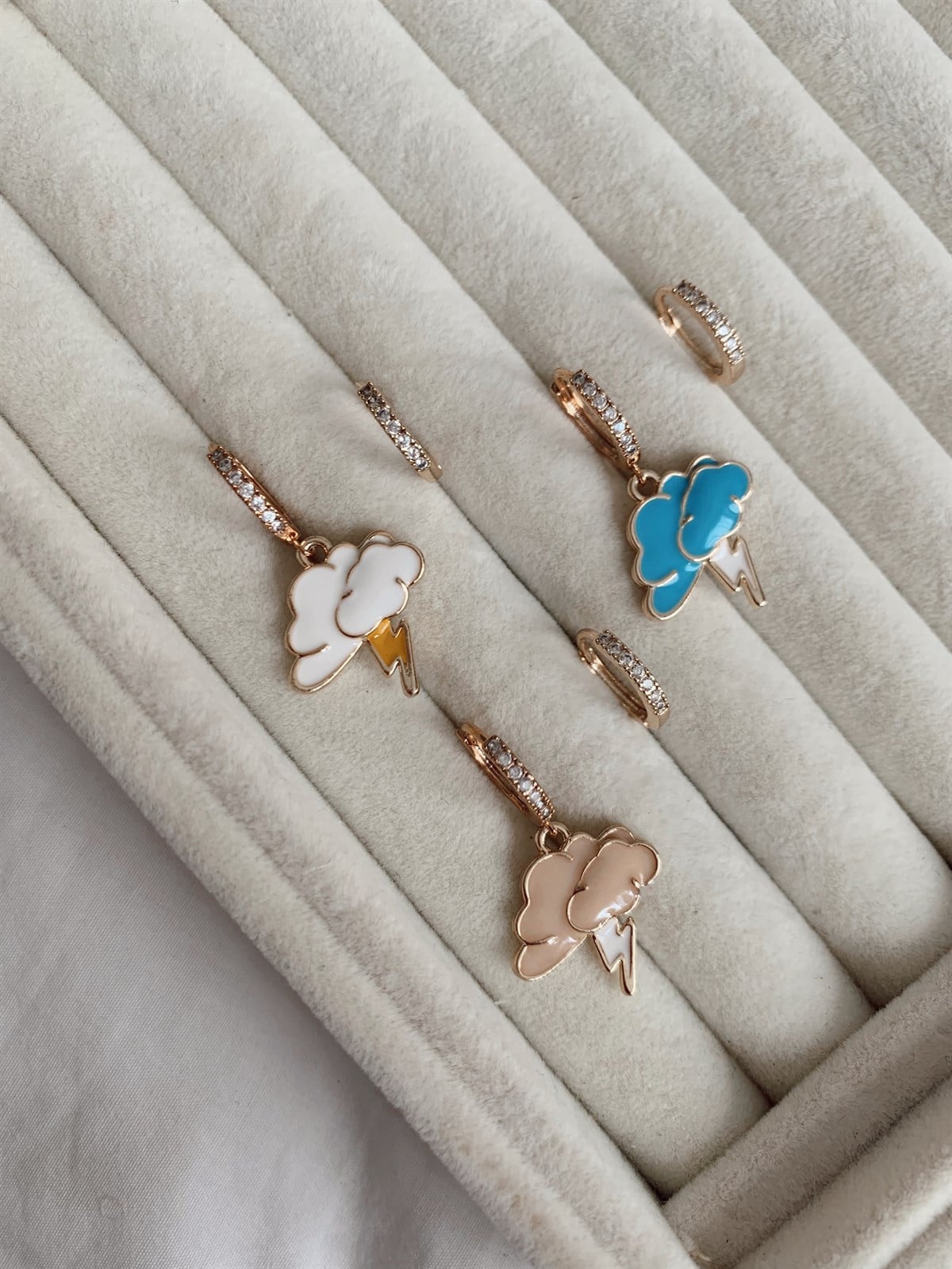 Mavi Bulut Şimşek Çelik Küpe