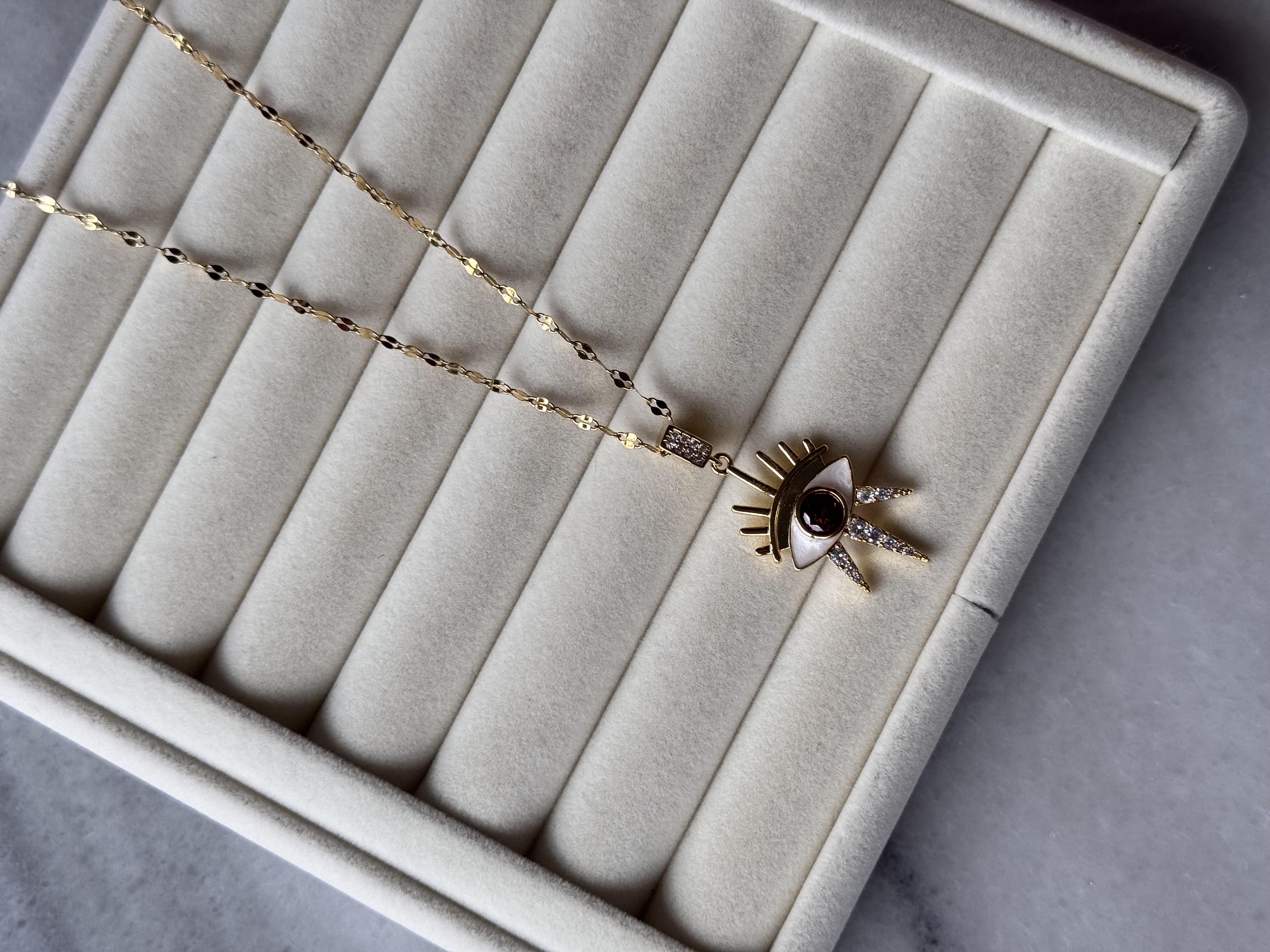 Mineli Göz Kirpik Kolye