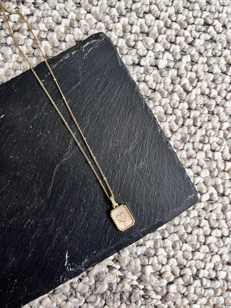 Mineli Kalpli Çelik Kolye