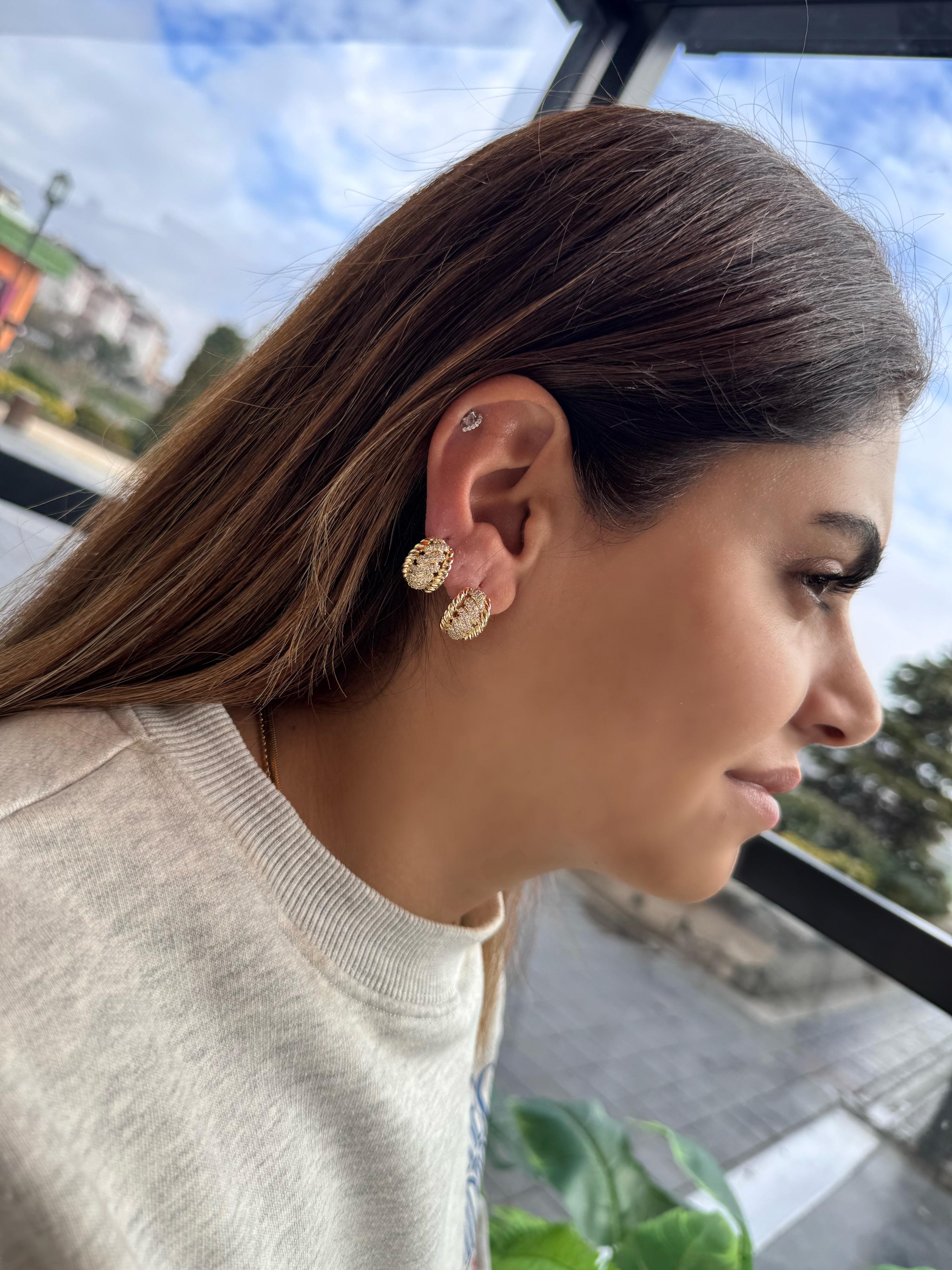 Özel Seri burgu detaylı halka küpe