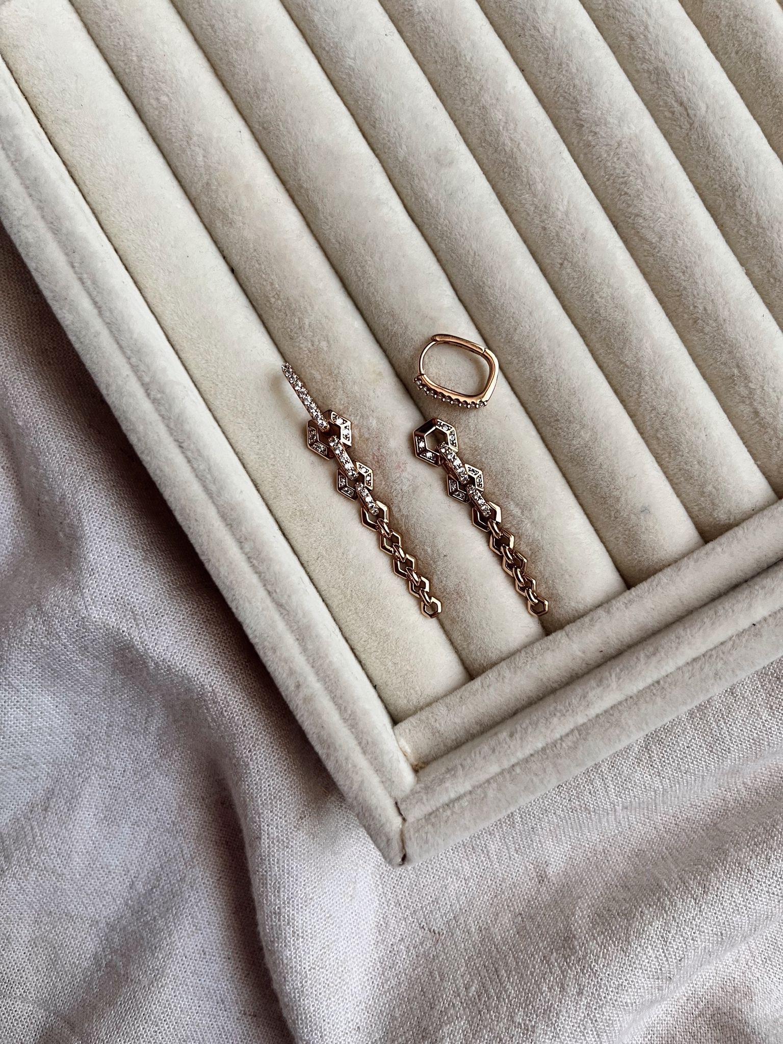 Sarkık İç İçe Geçmiş Zincir Vip Küpe