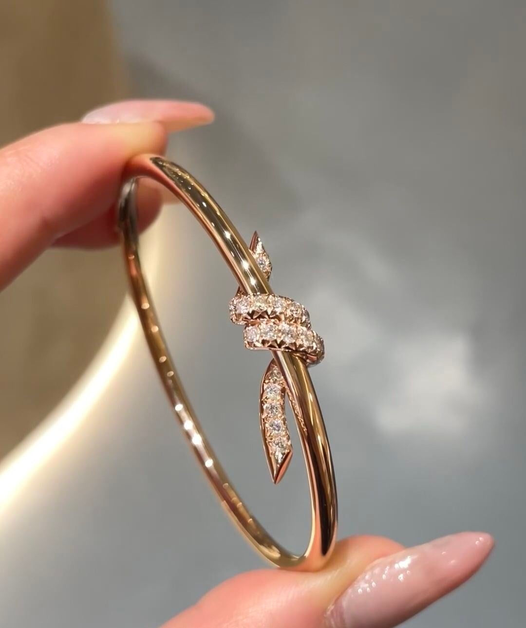 taşlı gold marka bileklik