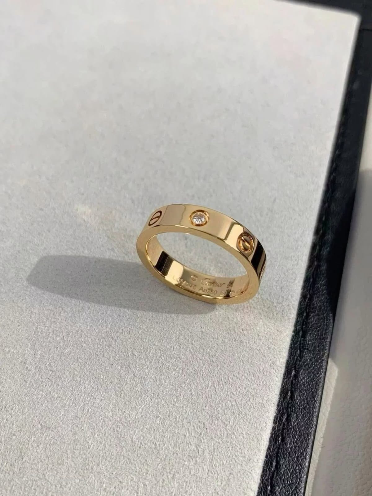 Taşlı marka yüzük