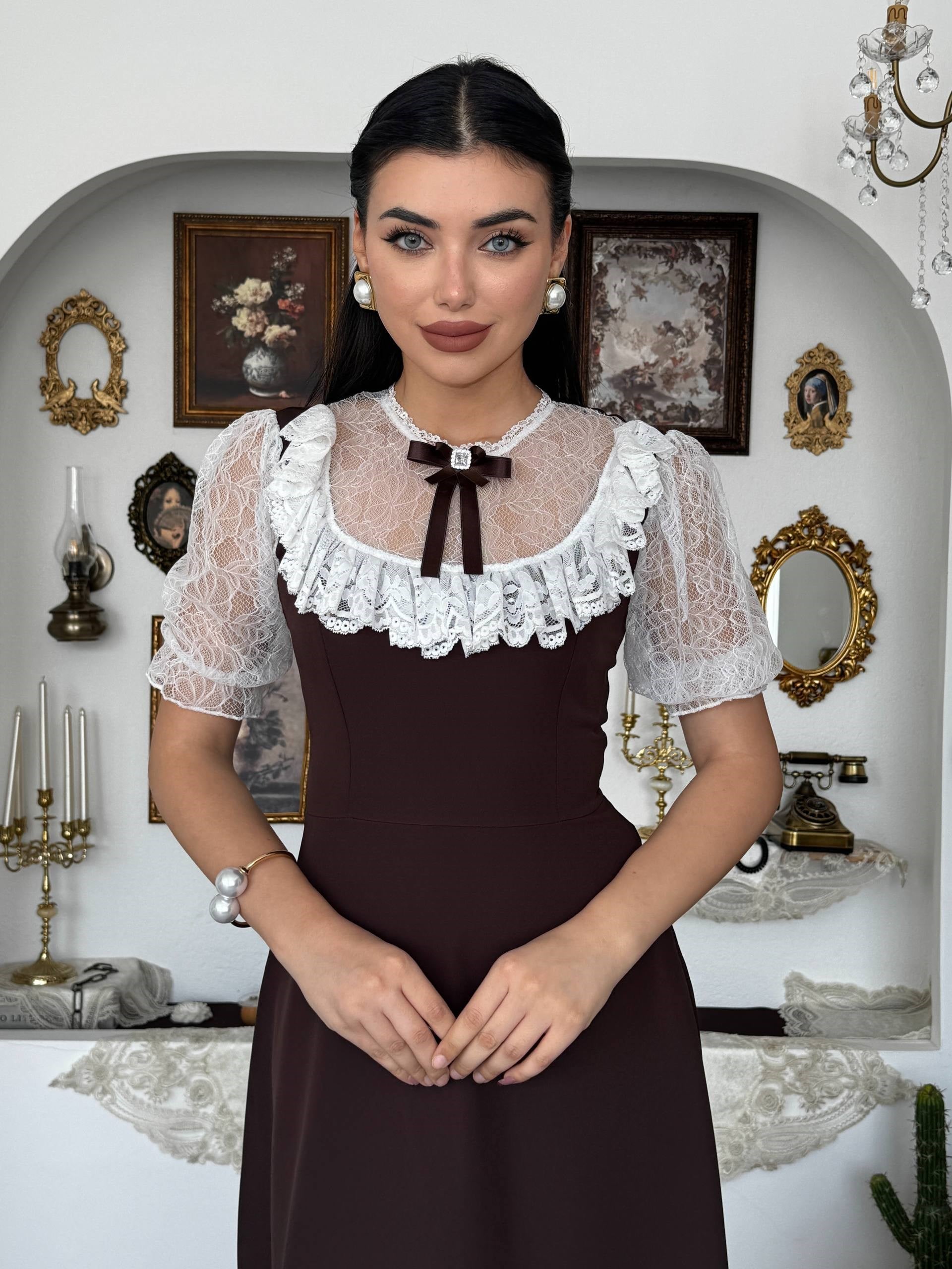 Esane Broş Detaylı Elbise