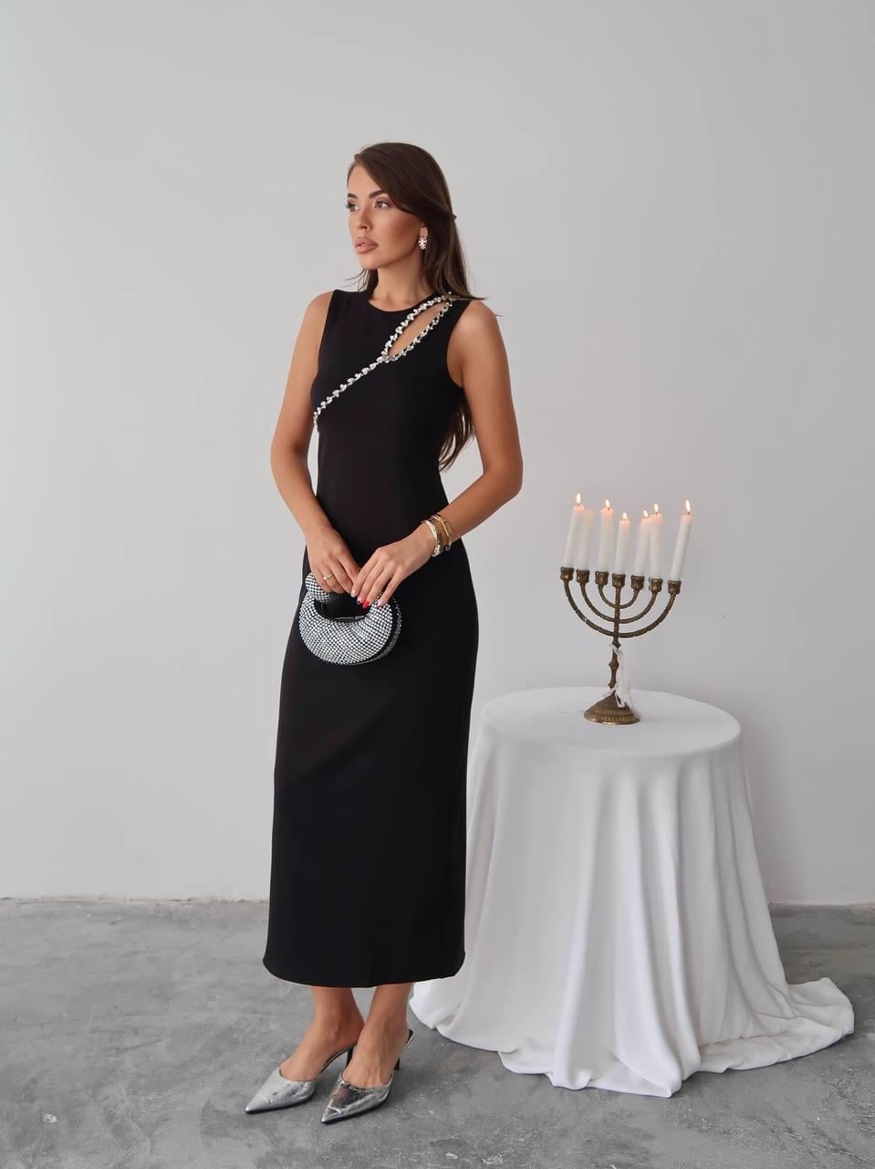 Mona Taş Detay Atlas Kumaş Uzun Elbise