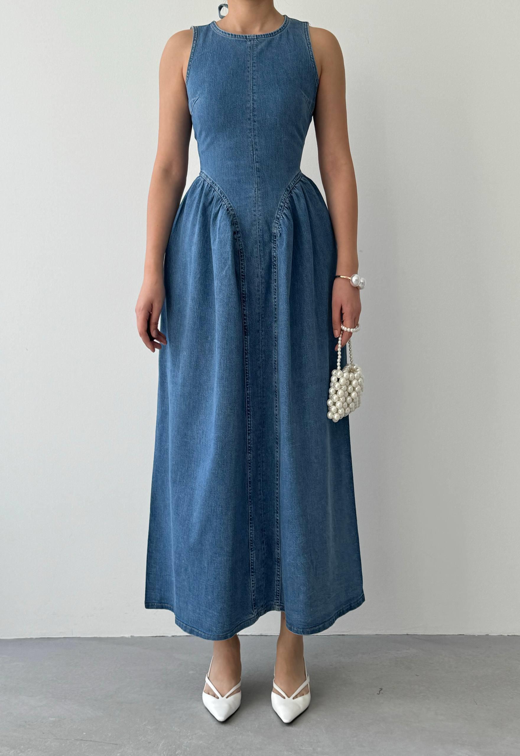 Jere Sırt Dokolteli Detaylı Denim Elbise