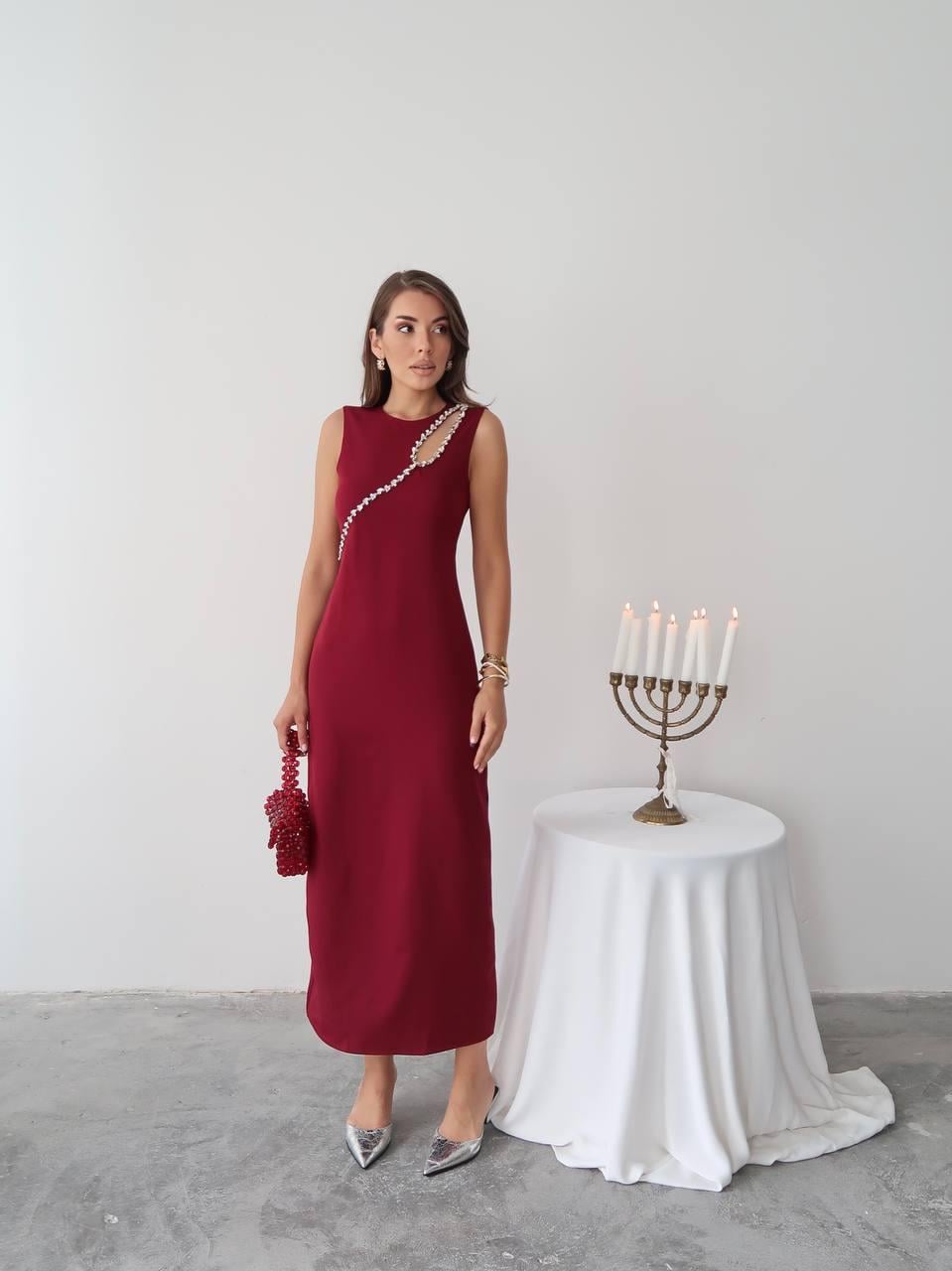 Mona Taş Detay Atlas Kumaş Uzun Elbise