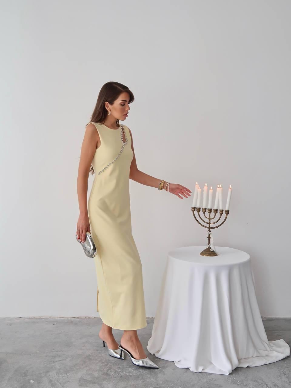 Mona Taş Detay Atlas Kumaş Uzun Elbise