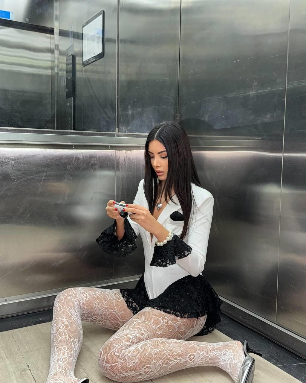 Dantel Detaylı Omuzları Vatkalı Ceket Şort Tulum