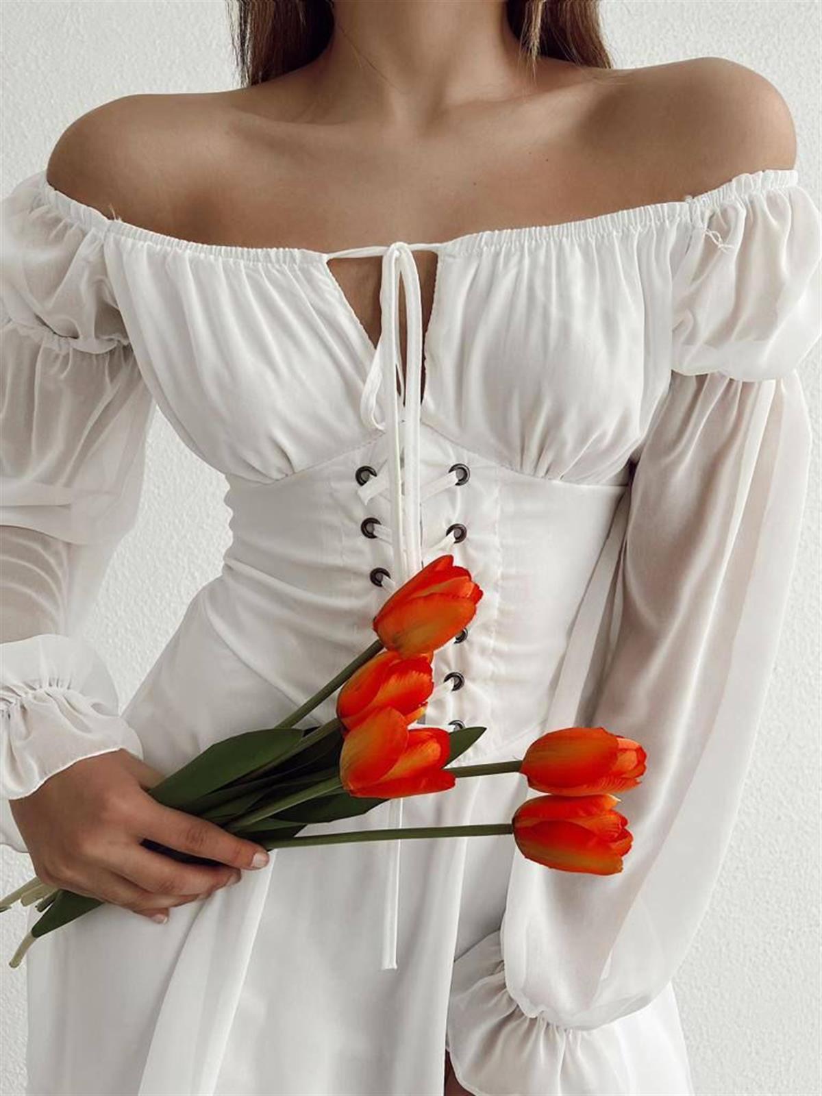 Beyaz Kuşgözlü Tasarım Şifon Elbise 