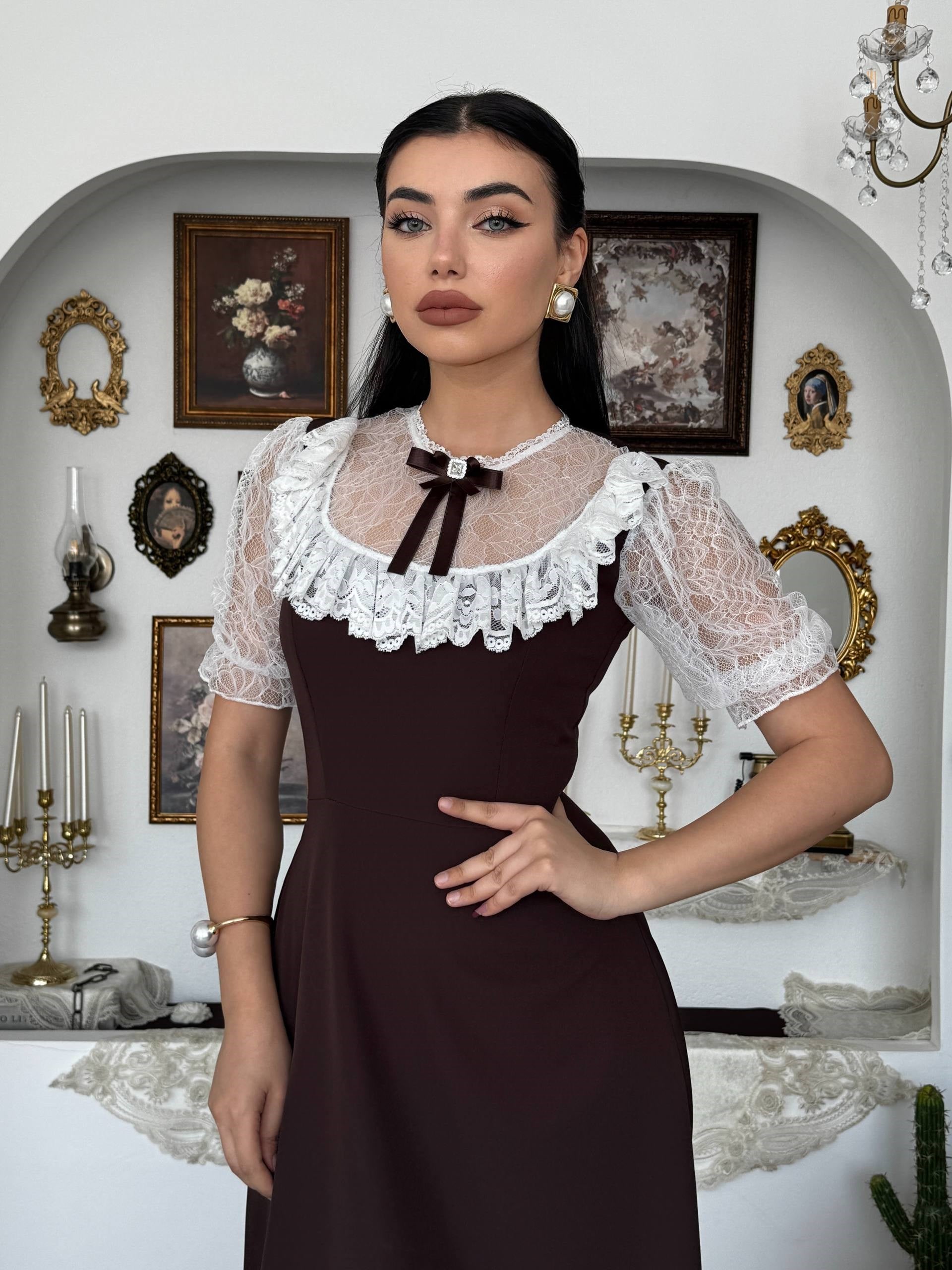Esane Broş Detaylı Elbise