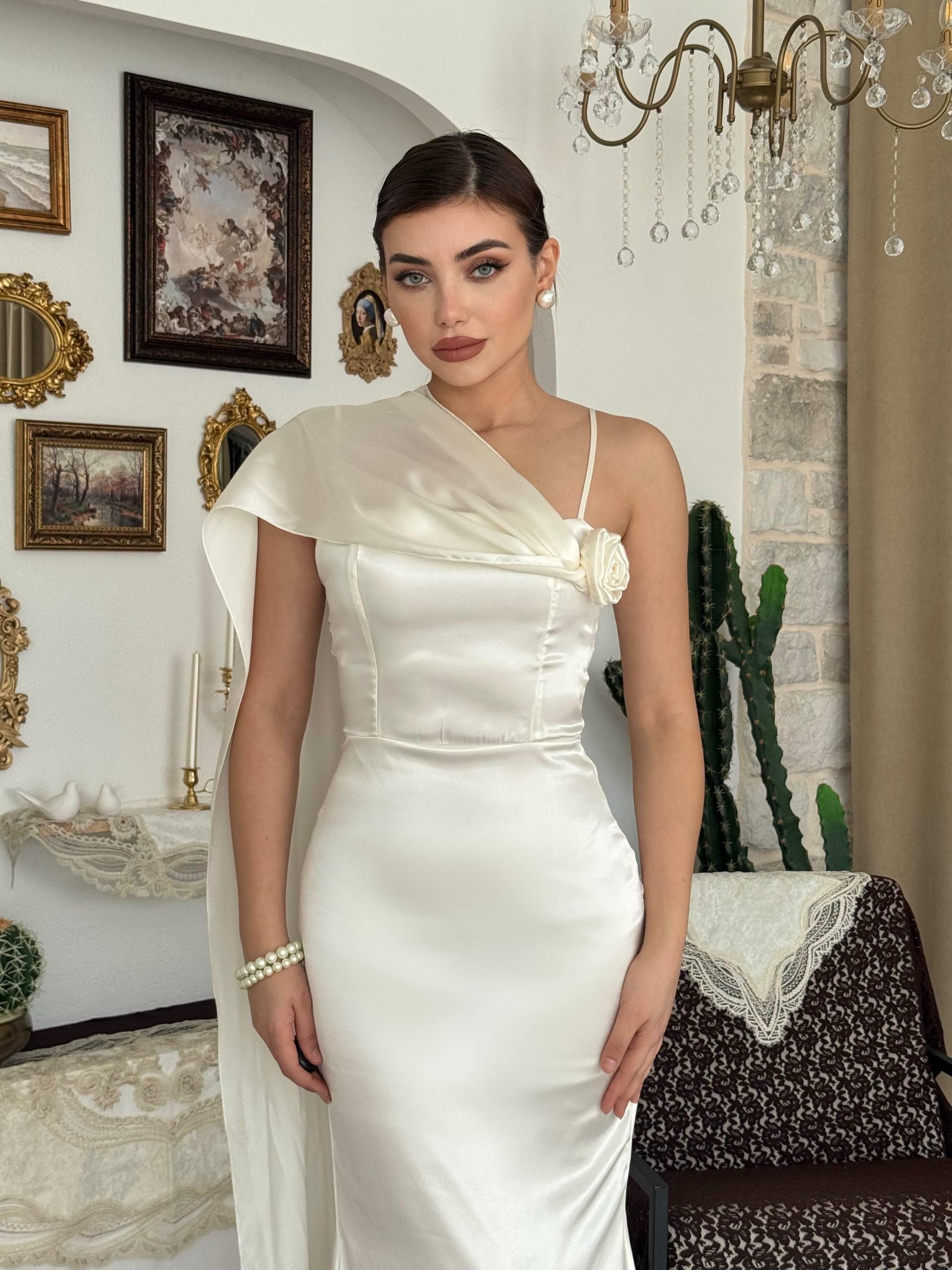 Junas Yaka Kuşağı Detaylı Saten  Elbise
