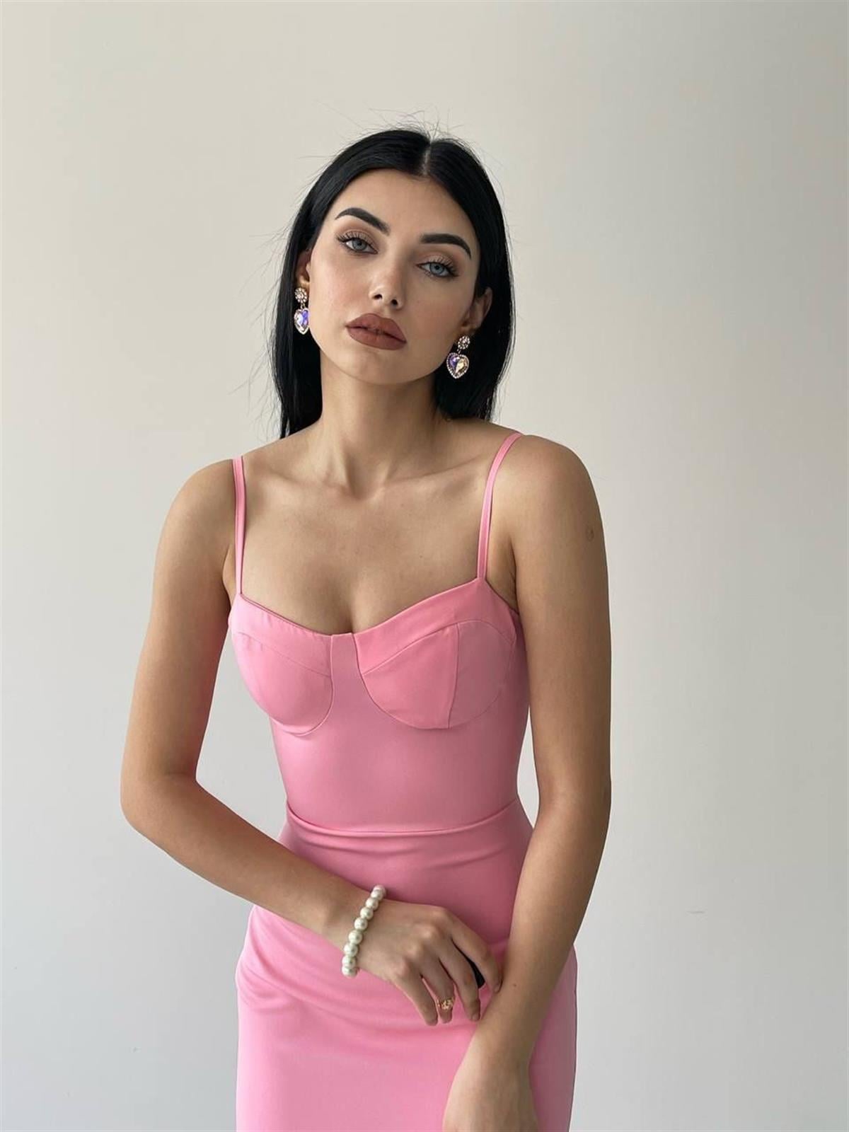 Dominic Eteği Büzgülü Pembe Elbise 