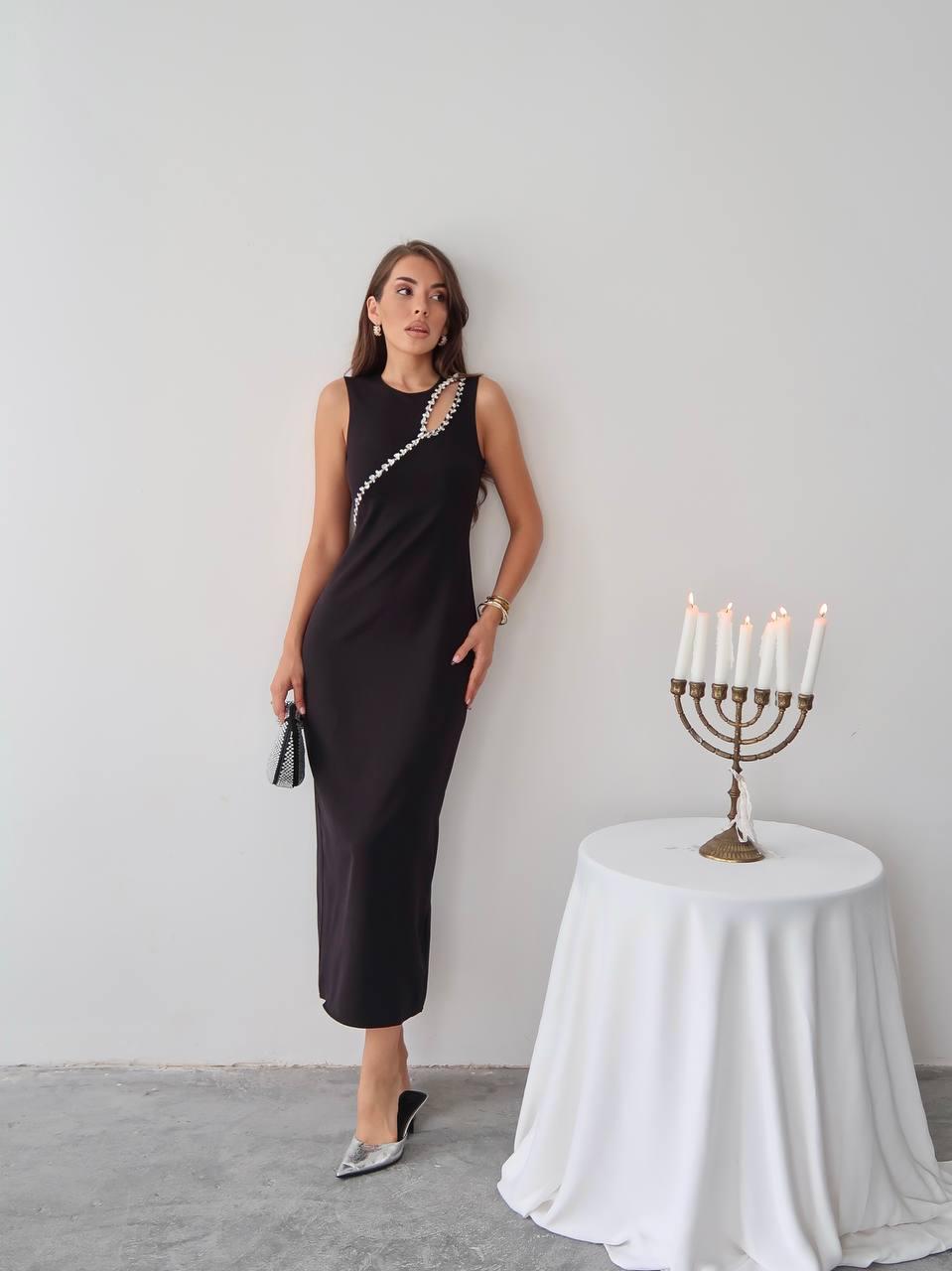 Mona Taş Detay Atlas Kumaş Uzun Elbise